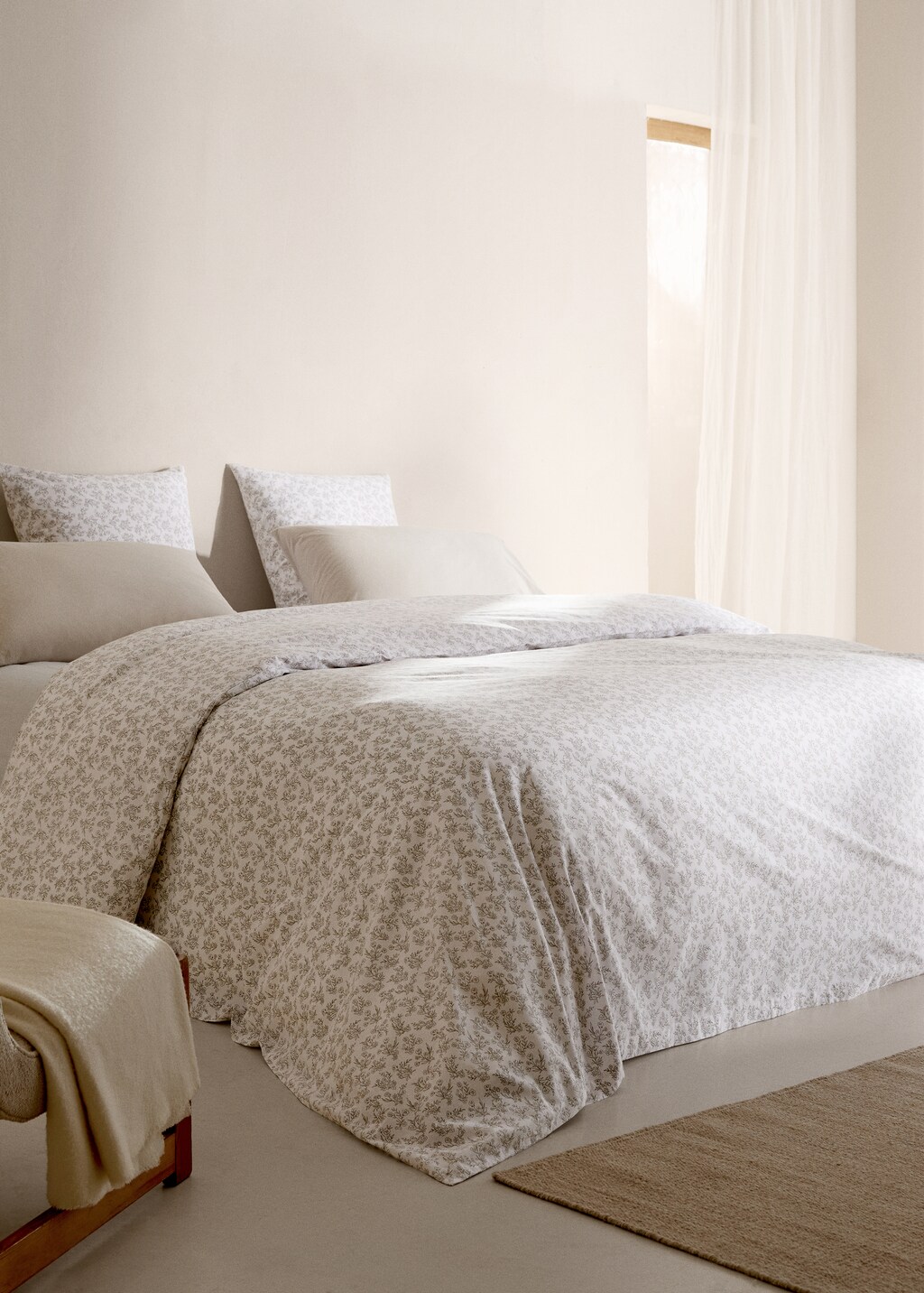 Cotton duvet cover with flower design queen bed