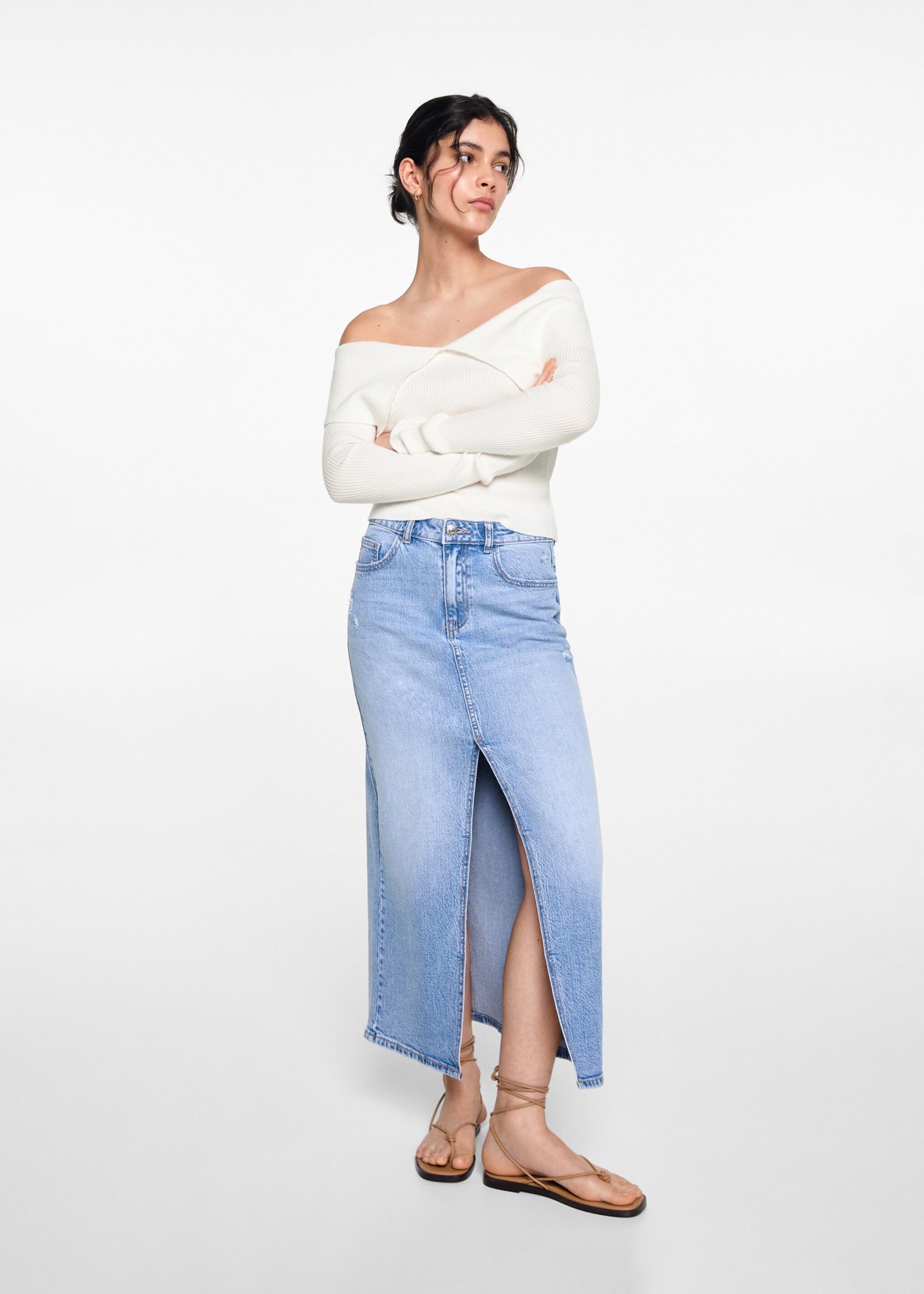 Off-the-shoulder knitted sweater - General plane