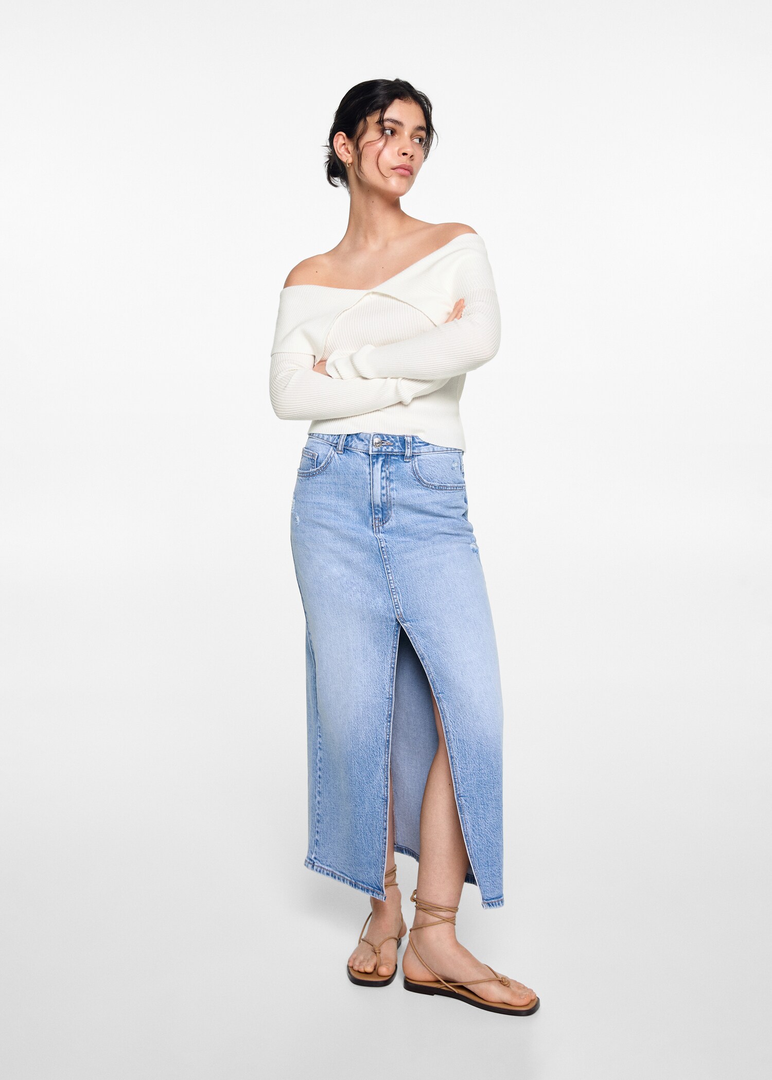 Off-the-shoulder knitted sweater - General plane