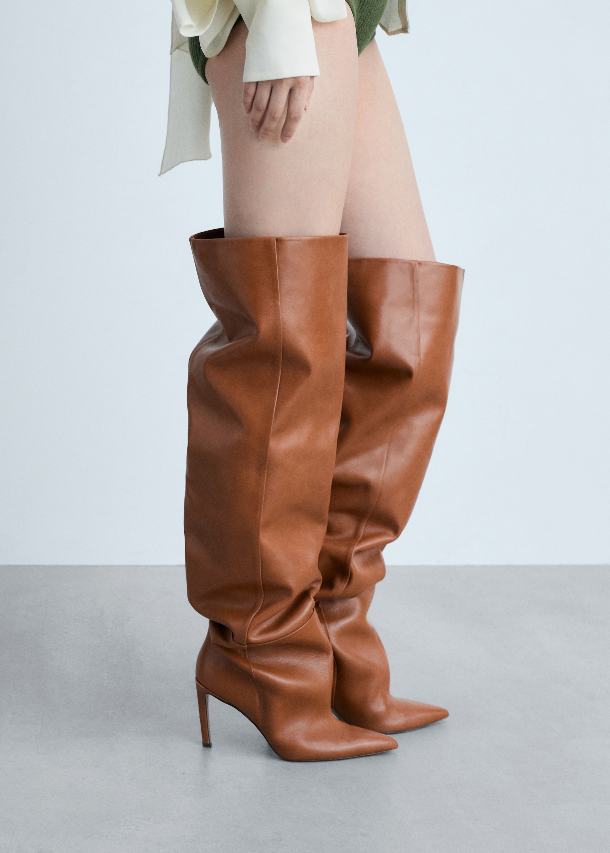 Knee-high leather boots with ruched detail MANGO China