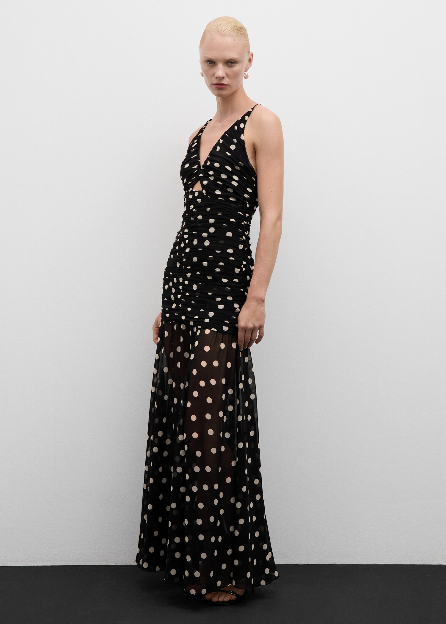 Vestido drapeado lunares - Plano general