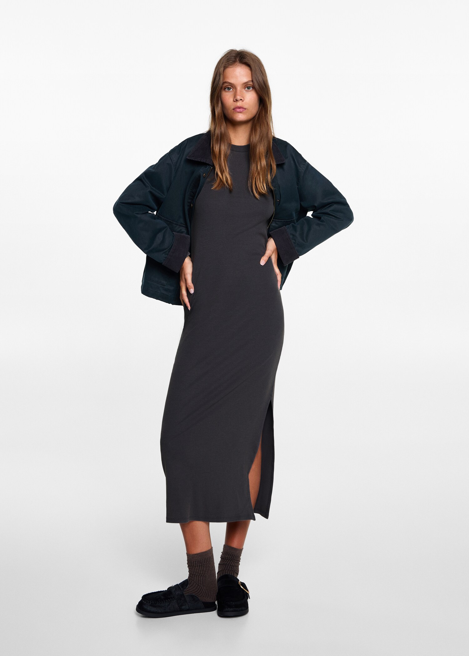 Ribbed dress with opening - General plane