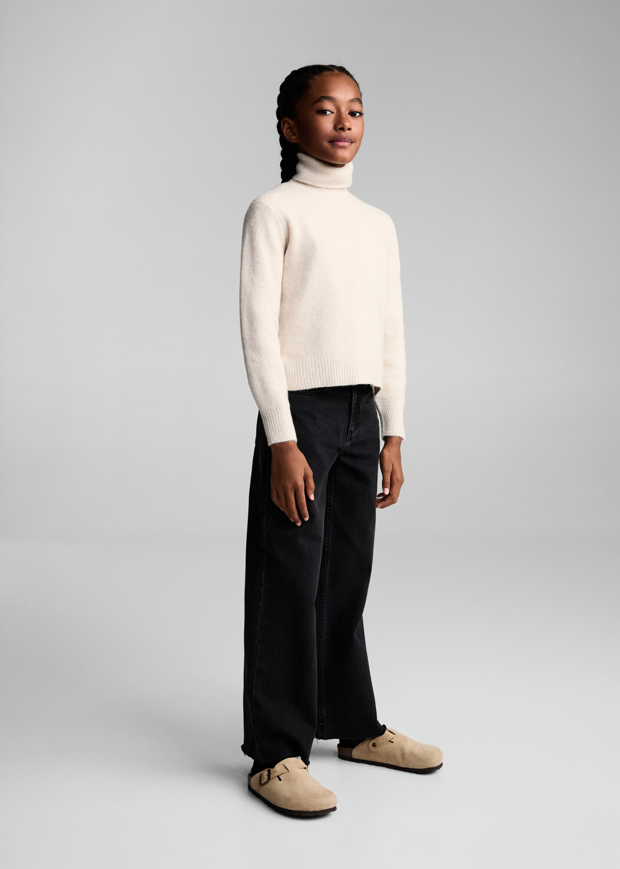 Turtleneck knit sweater - General plane