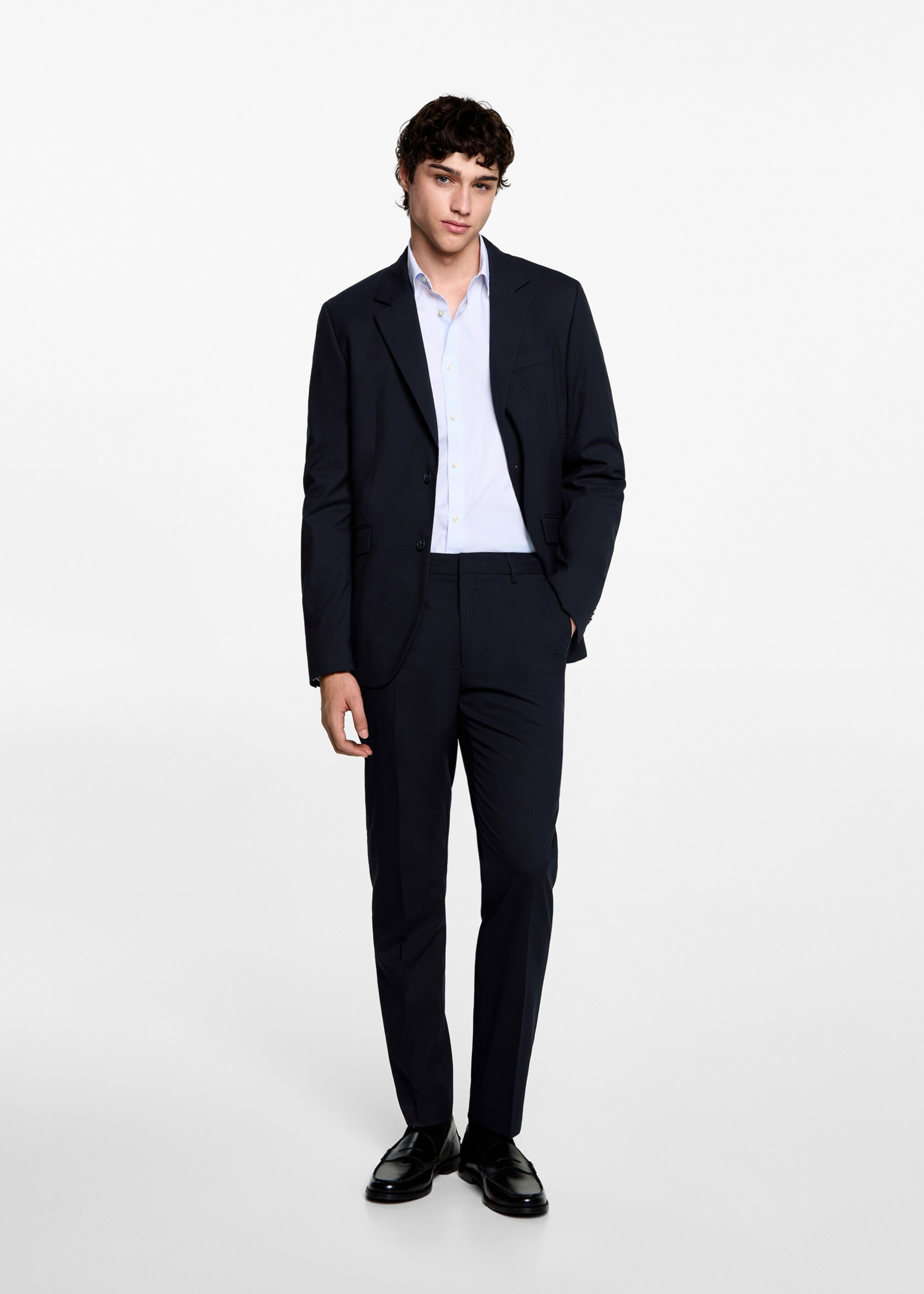 Pantalón traje slim fit - Plano general
