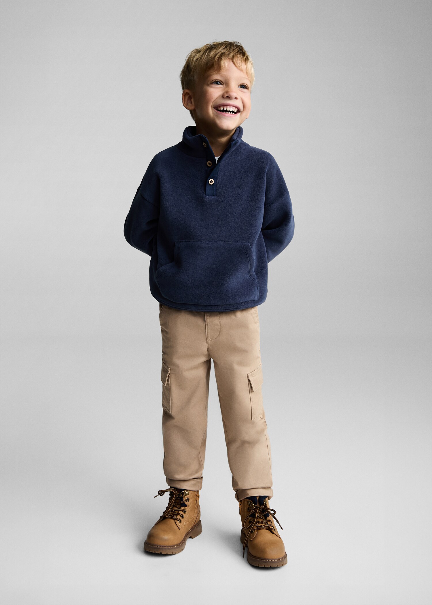 Elastic waist cargo trousers - General plane