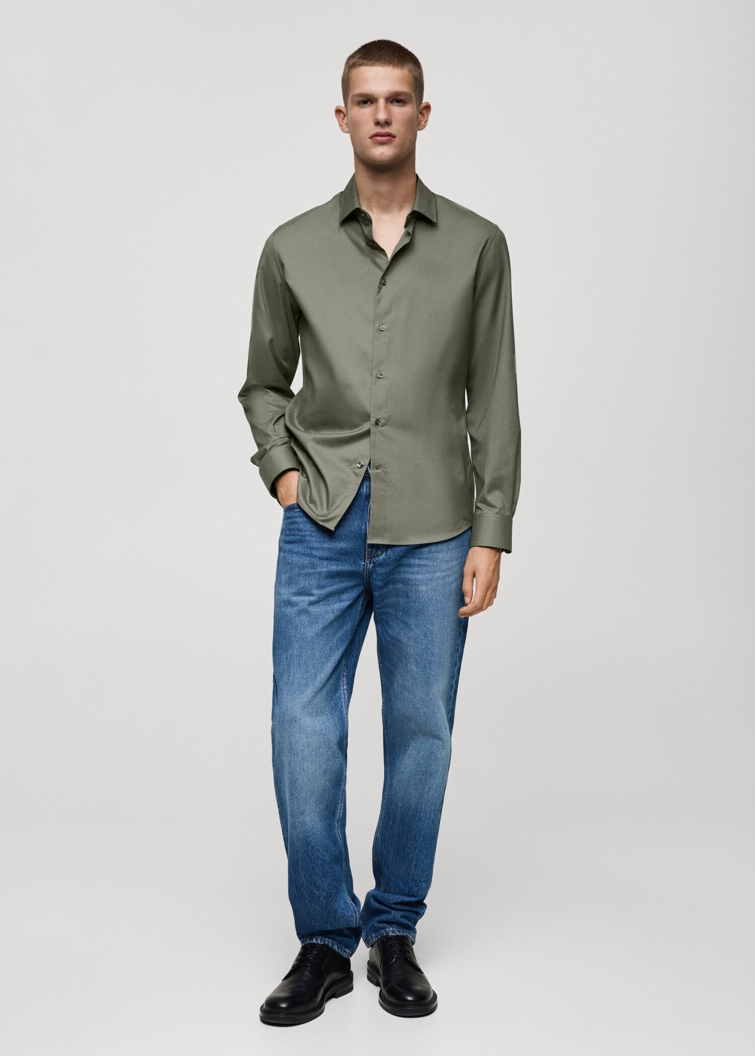 Camisa regular fit 100% algodón - Plano general