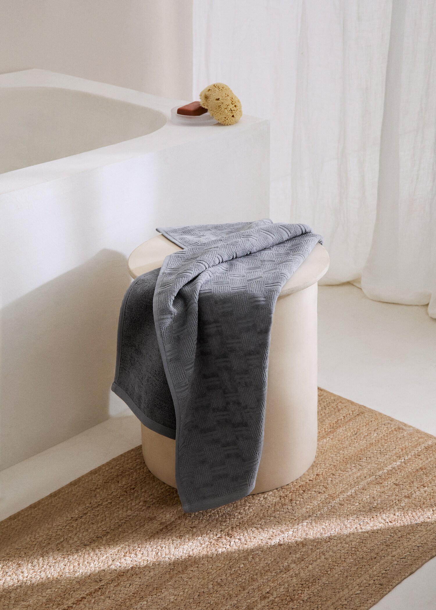 100% cotton hand towel with jacquard structure 50x90cm - General plane