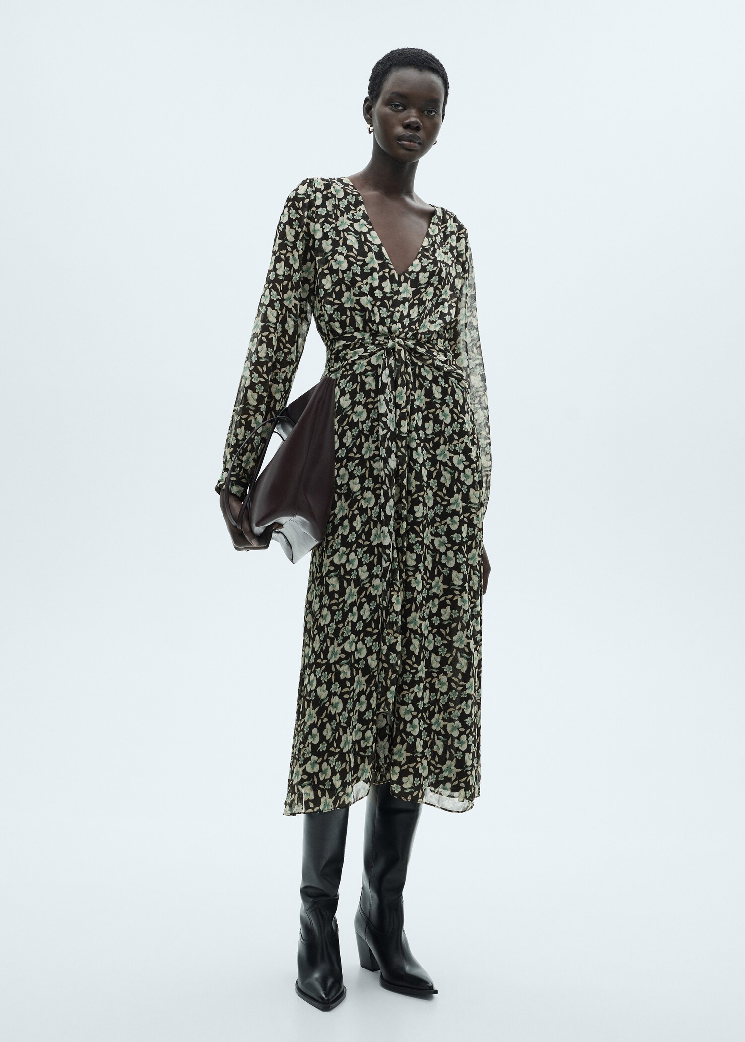 Robe en gaze à fleurs - Plan général