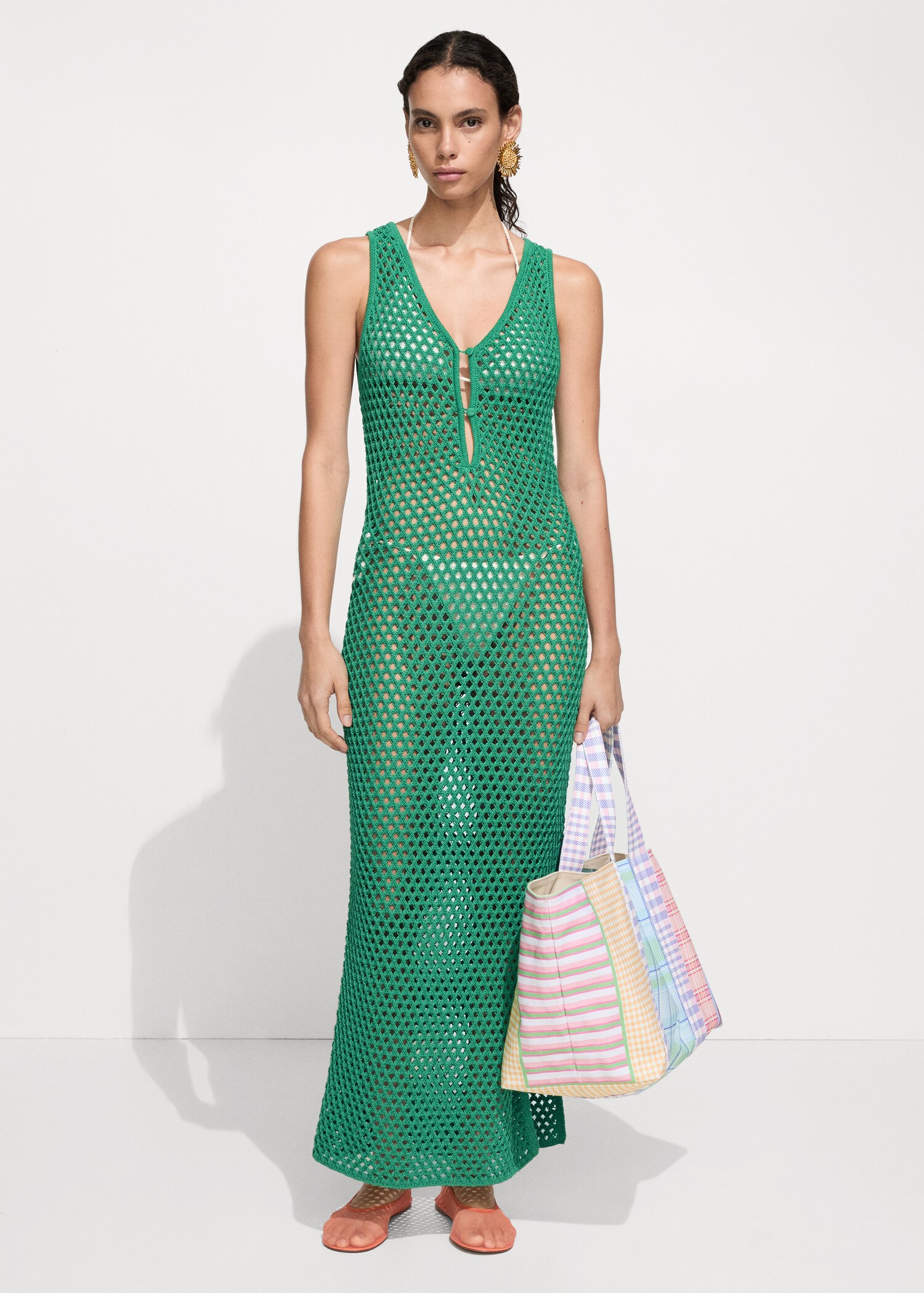 Vestido crochet botones - Plano general