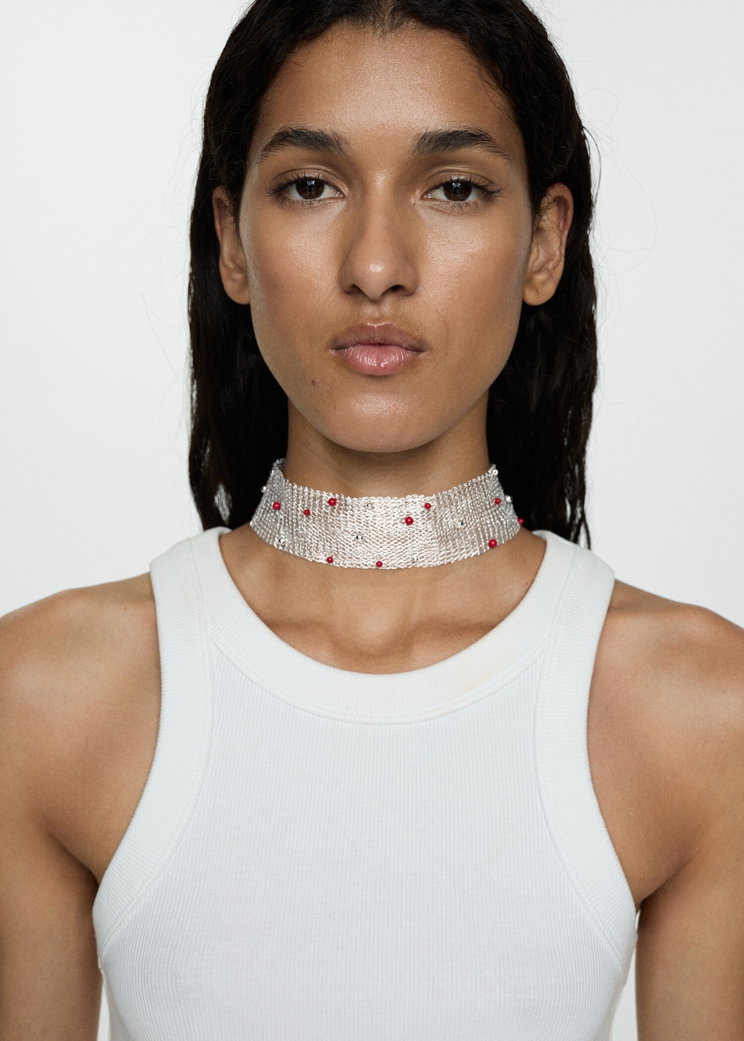 Choker with mesh beads - General plane