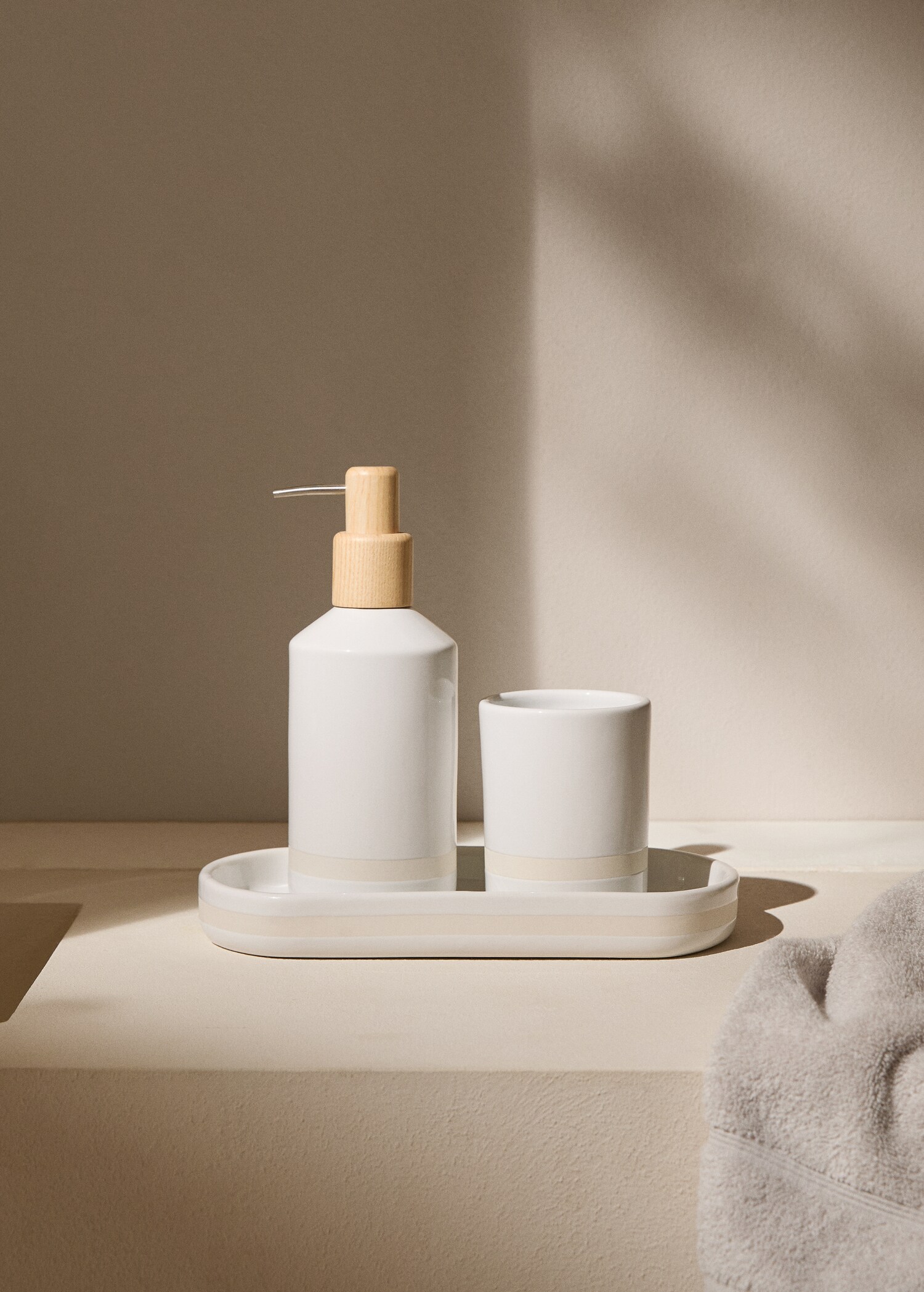 Stoneware bathroom tray - General plane
