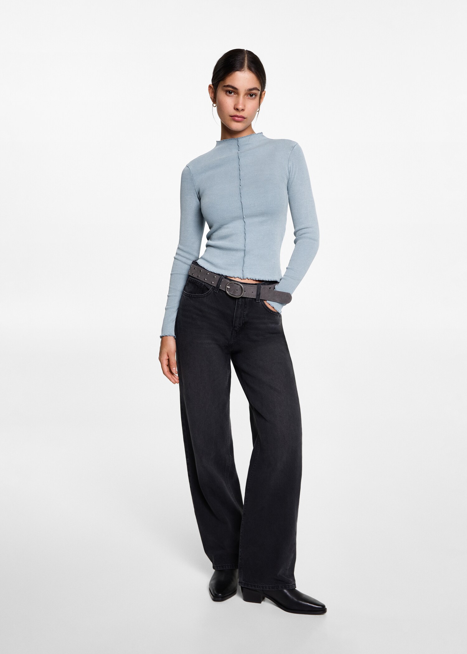Long-sleeved t-shirt with decorative seams - General plane