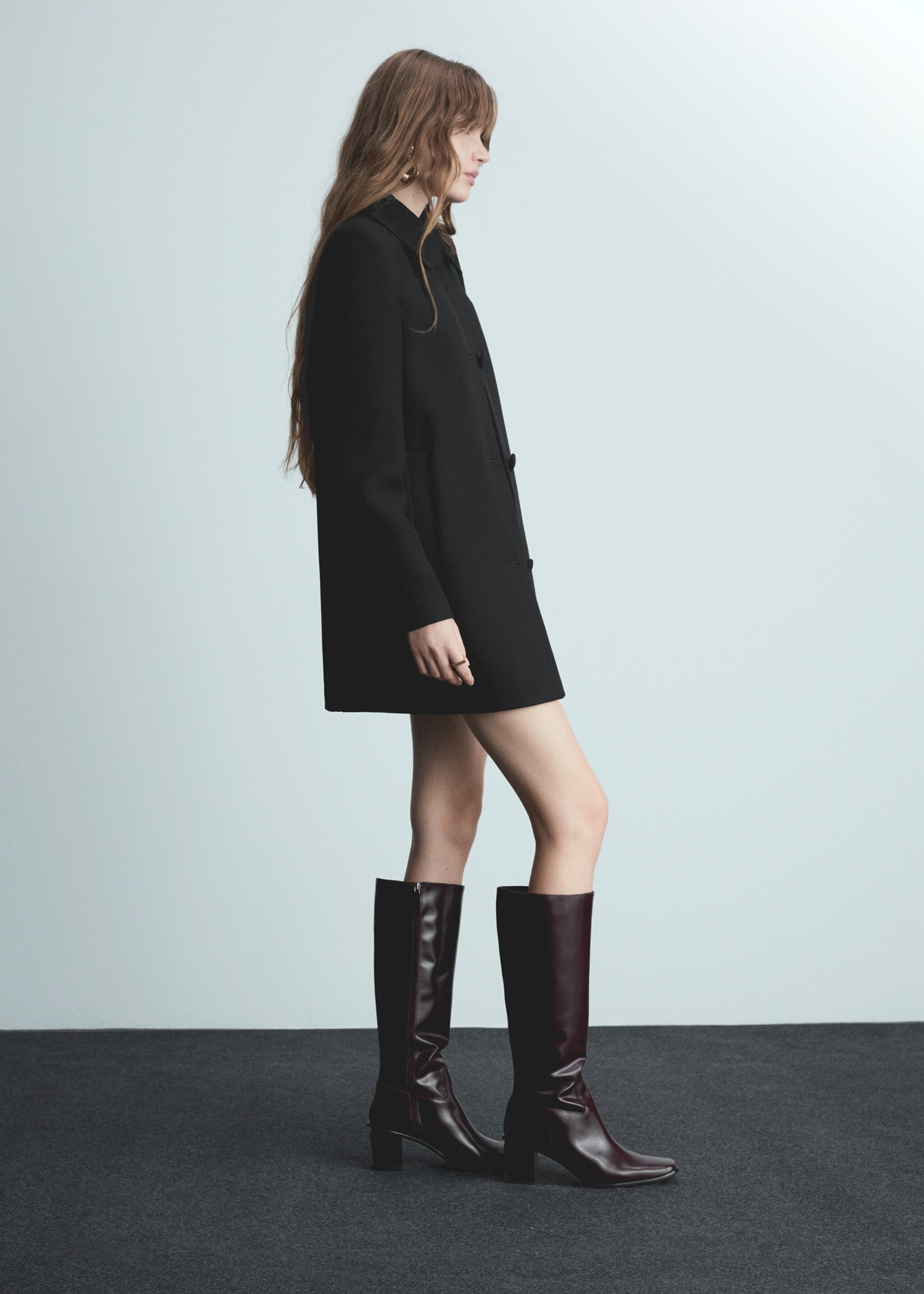 Straight-fit coat with buttons - Общий план