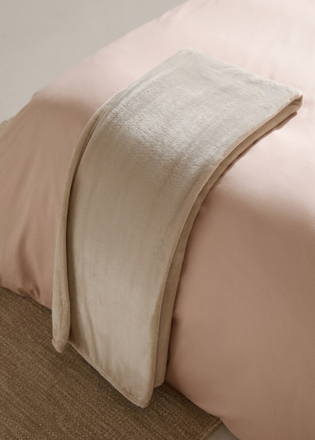 Soft fleece blanket Home MANGO United Kingdom