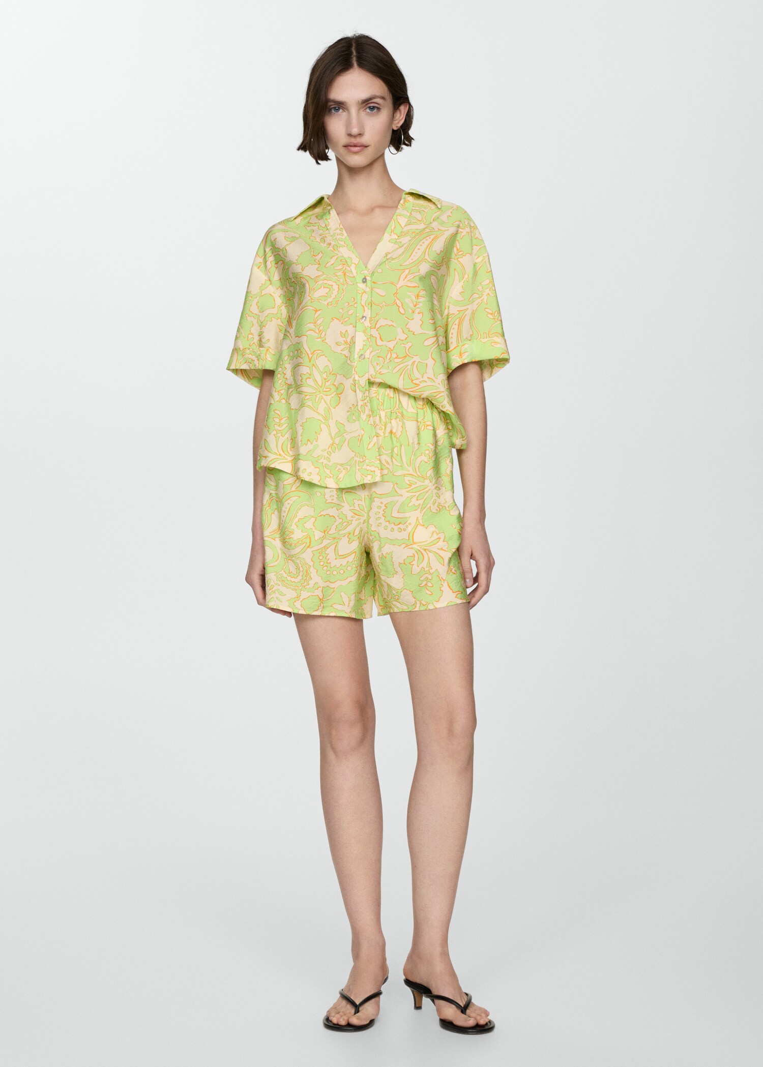 Shorts fluidos estampados - Plano general