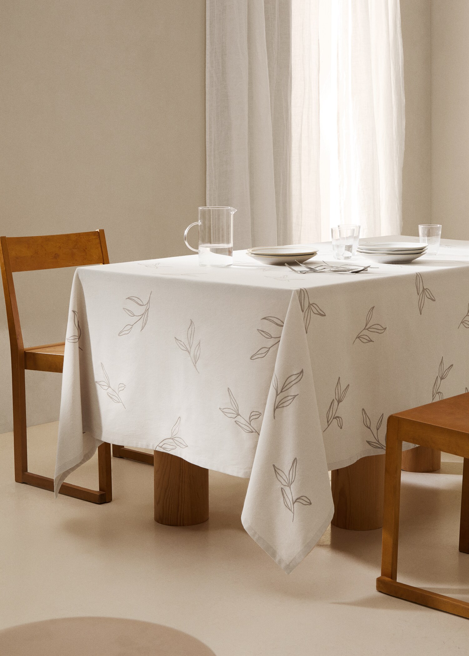 Cotton tablecloth with embroidered leaves 170x250cm - General plane