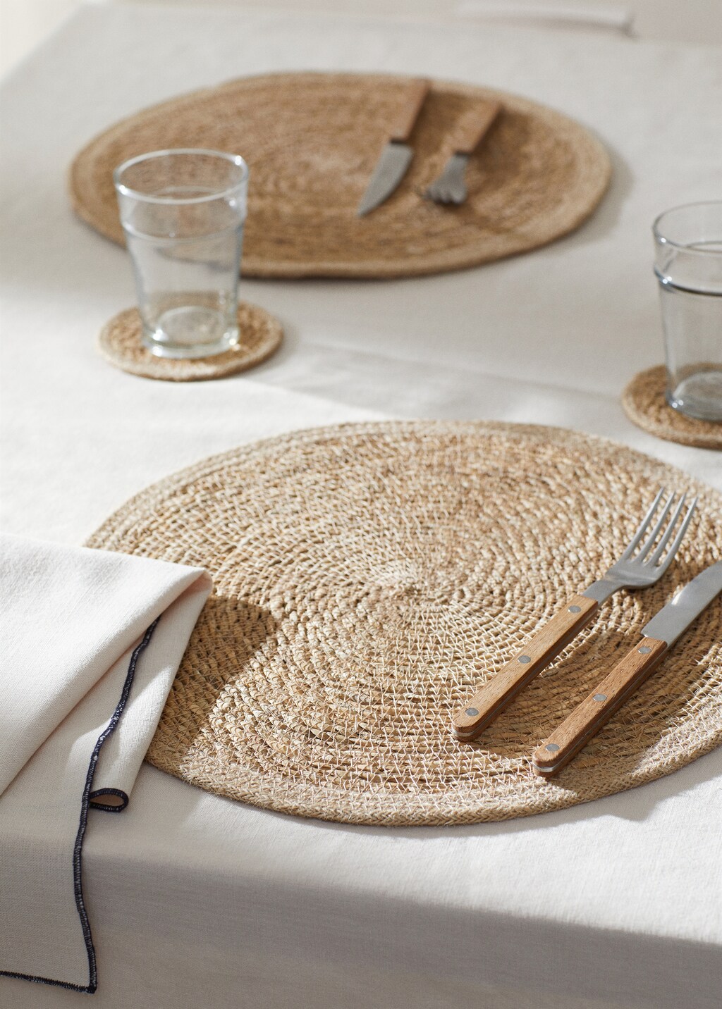 Natural fiber round placemat Home MANGO USA