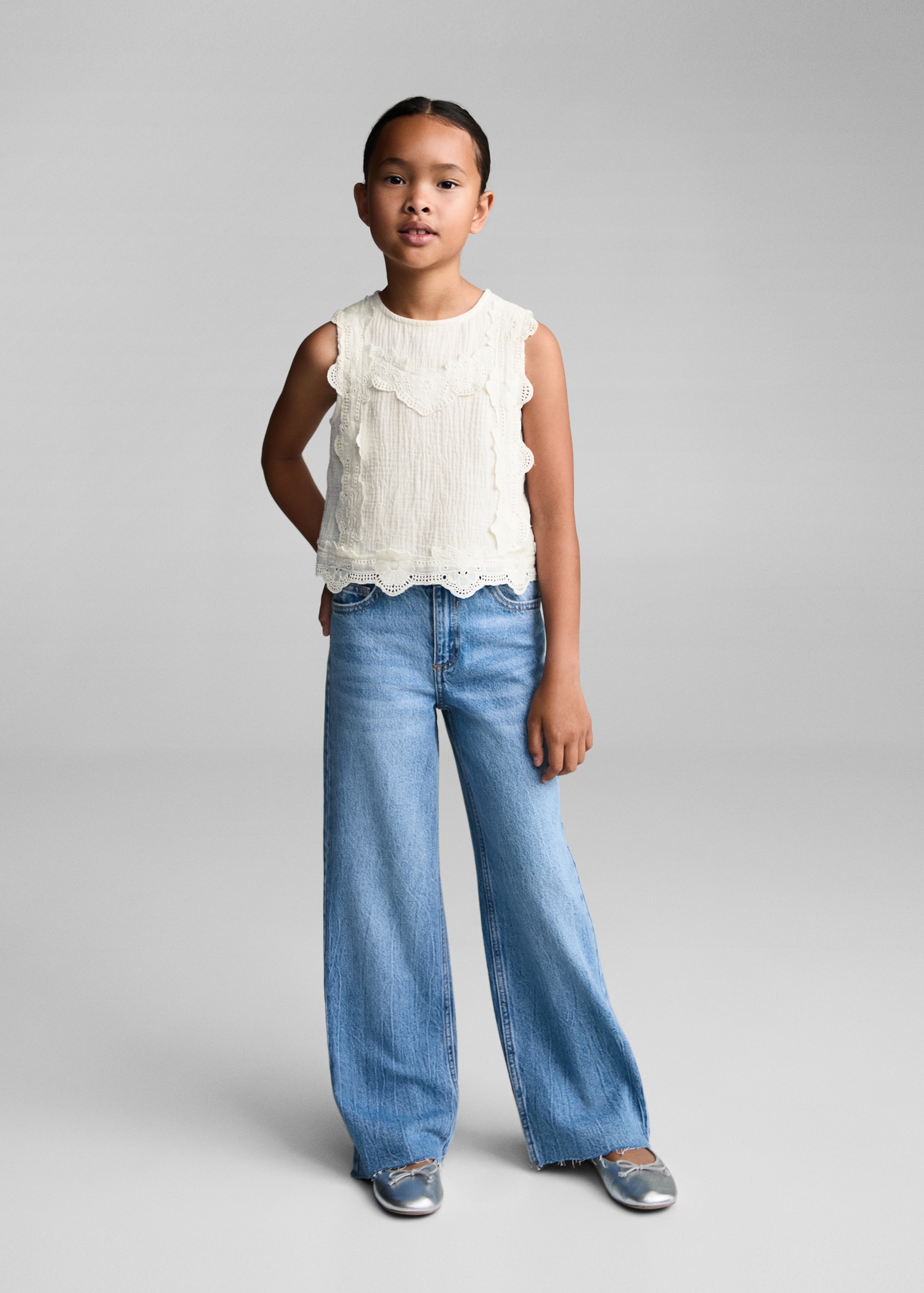 Cotton embroidered blouse - Загальний план