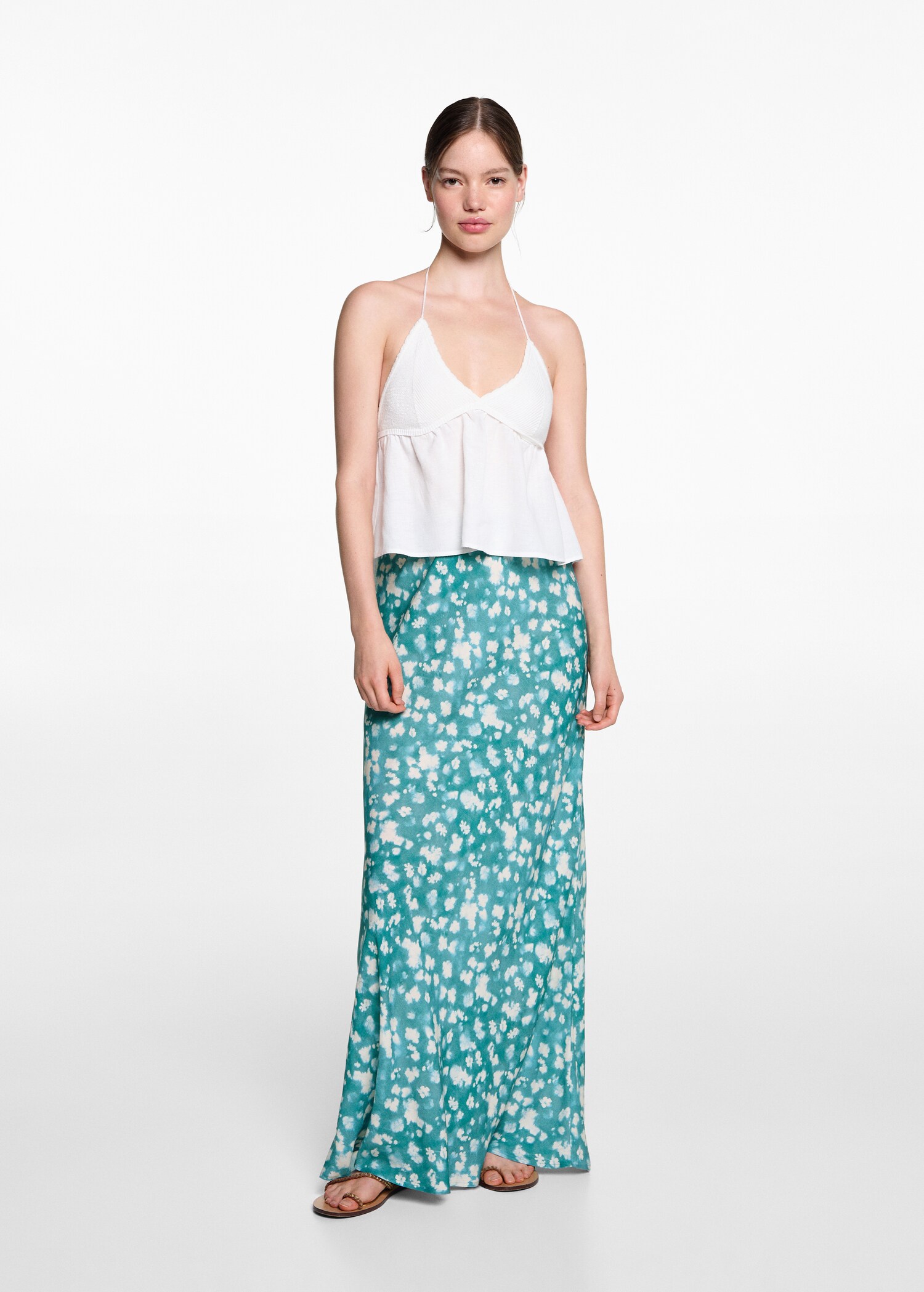 Falda larga tie-dye - Plano general