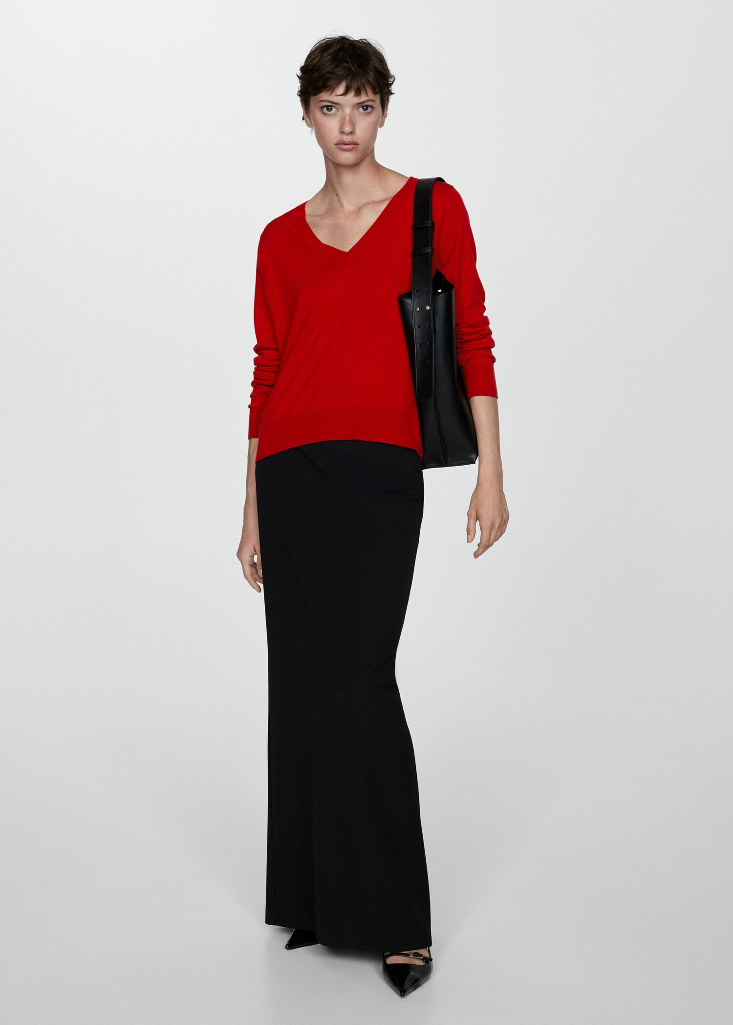 Fine-knit V-neck sweater - General plane