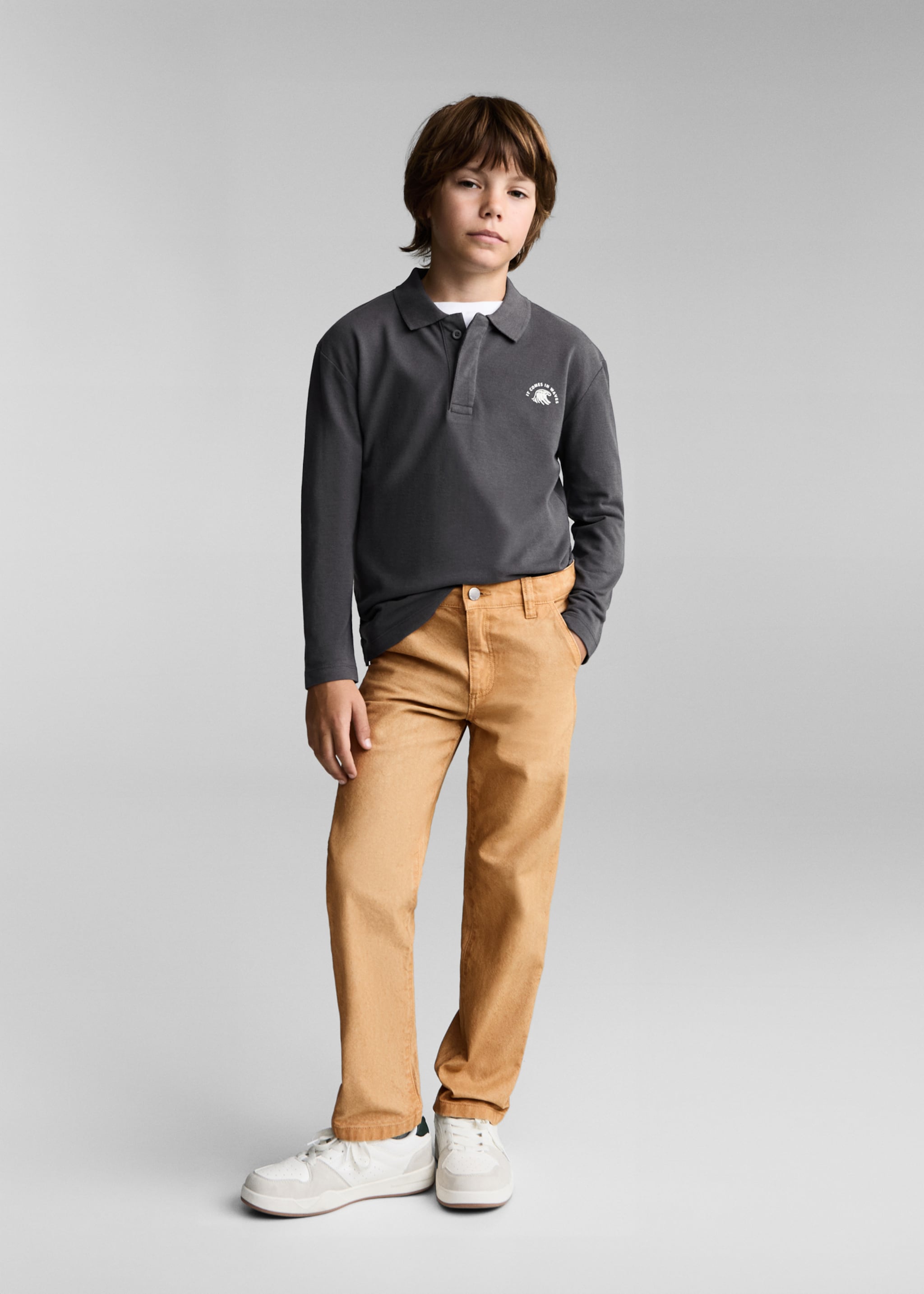 Polo détail brodé - Plan général, Gris anthracite. Ref: 77054764-00.