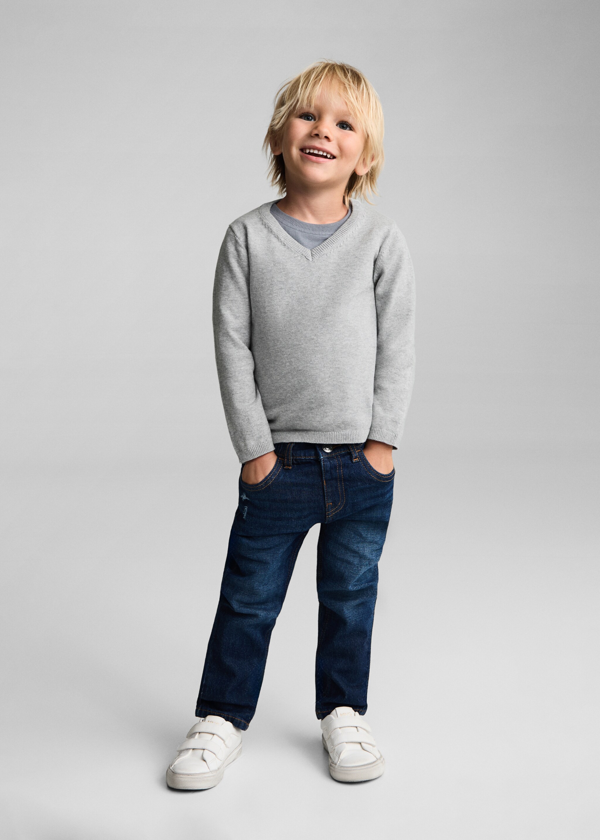 V-neck sweater - General plane