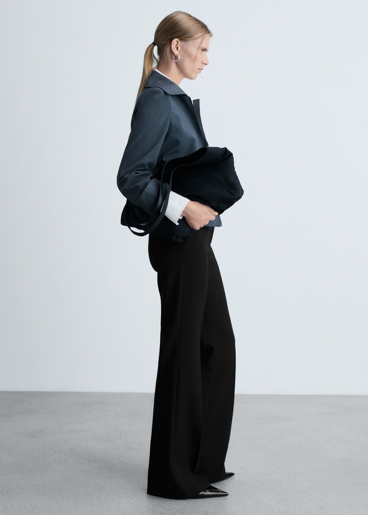 Pantalón flare bolsillos - Plano general