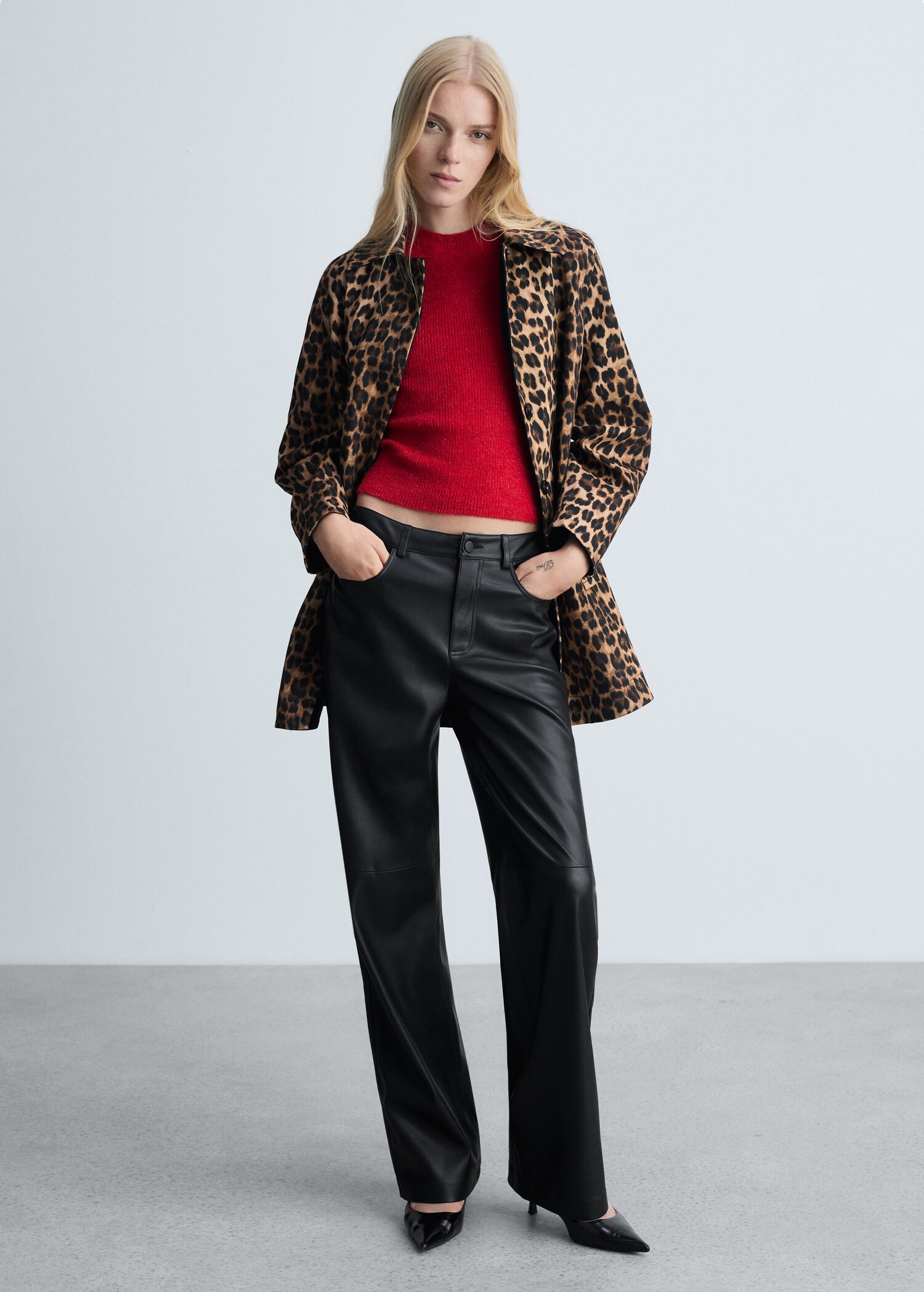 Mid-rise leather effect trousers - General plane