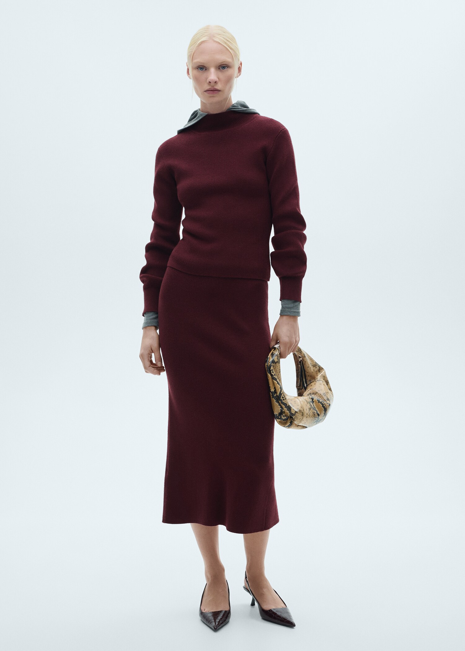 Ribbed round-neck sweater - General plane
