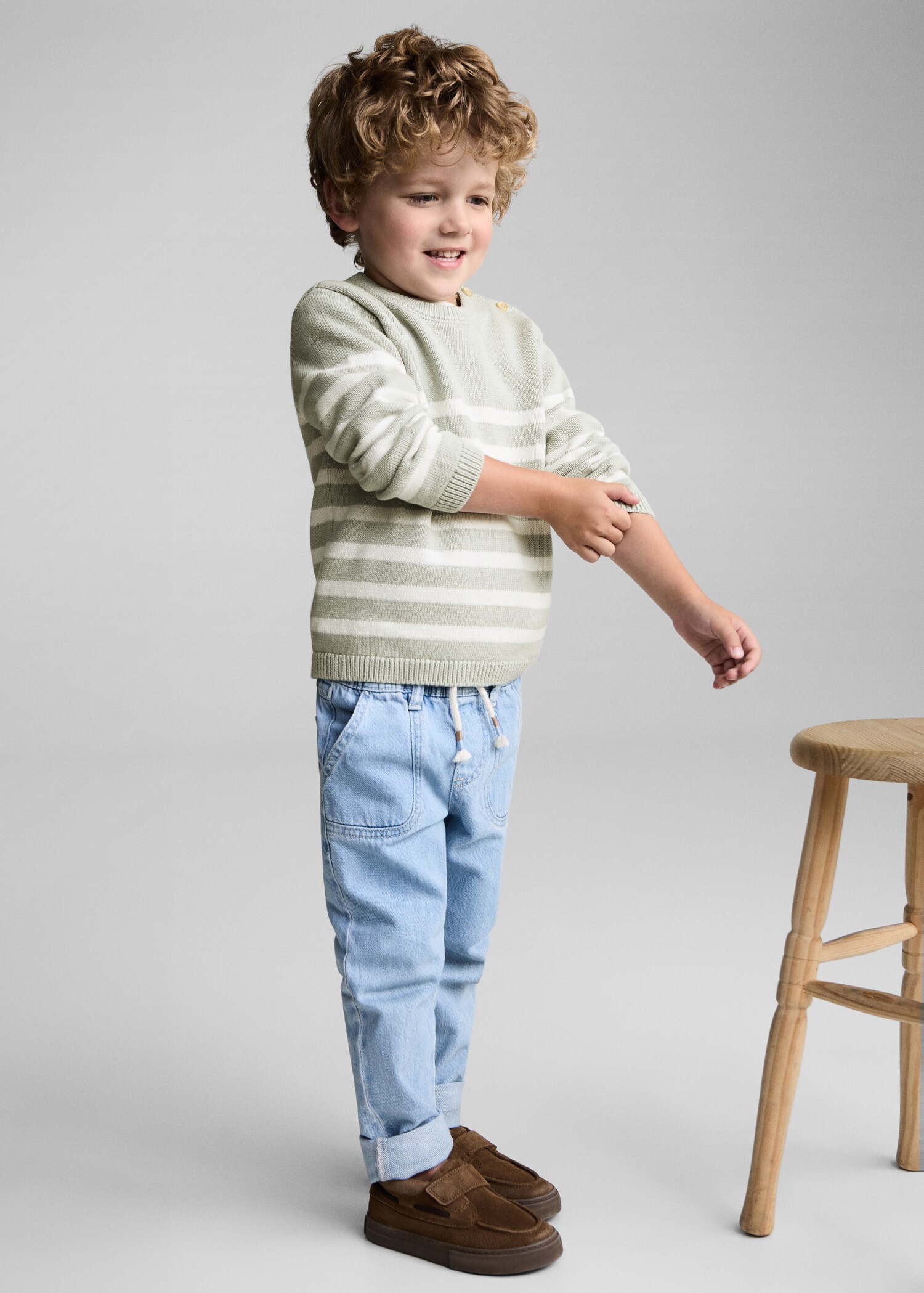 Camisola de malha com pormenor de botões - Plano geral