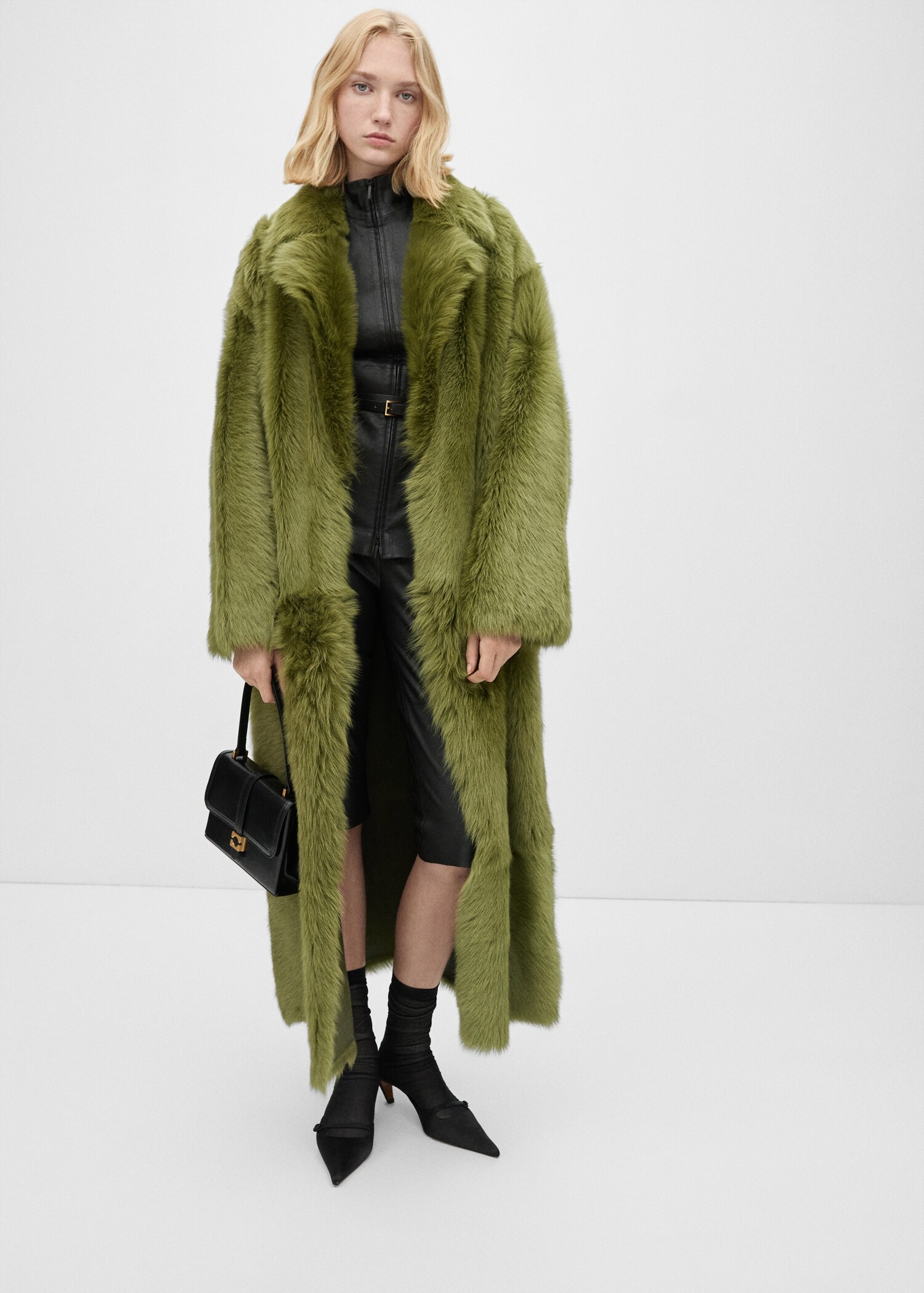 100% fur-effect long coat - General plane