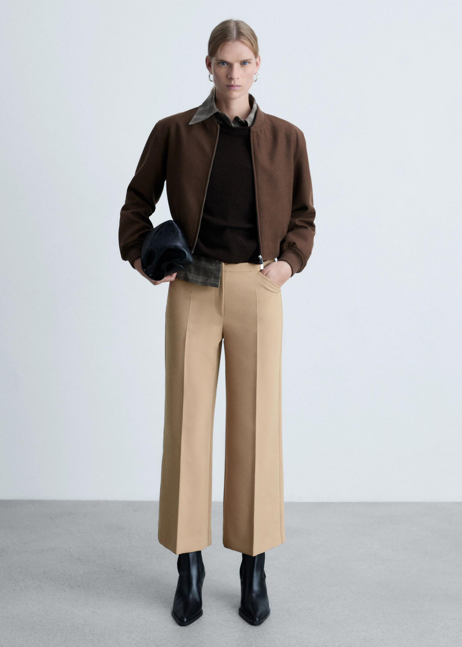 Wide-leg pleated pants - General plane