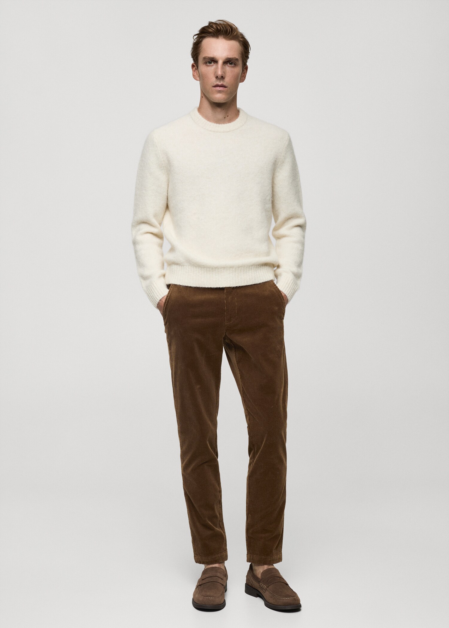 Pantalón pana slim fit - Plano general