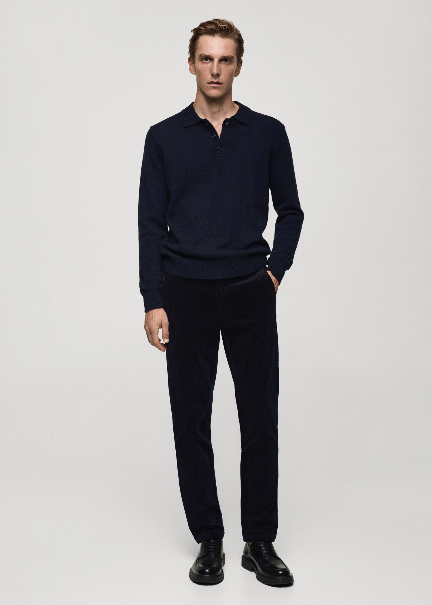 Pantalón pana slim fit - Plano general