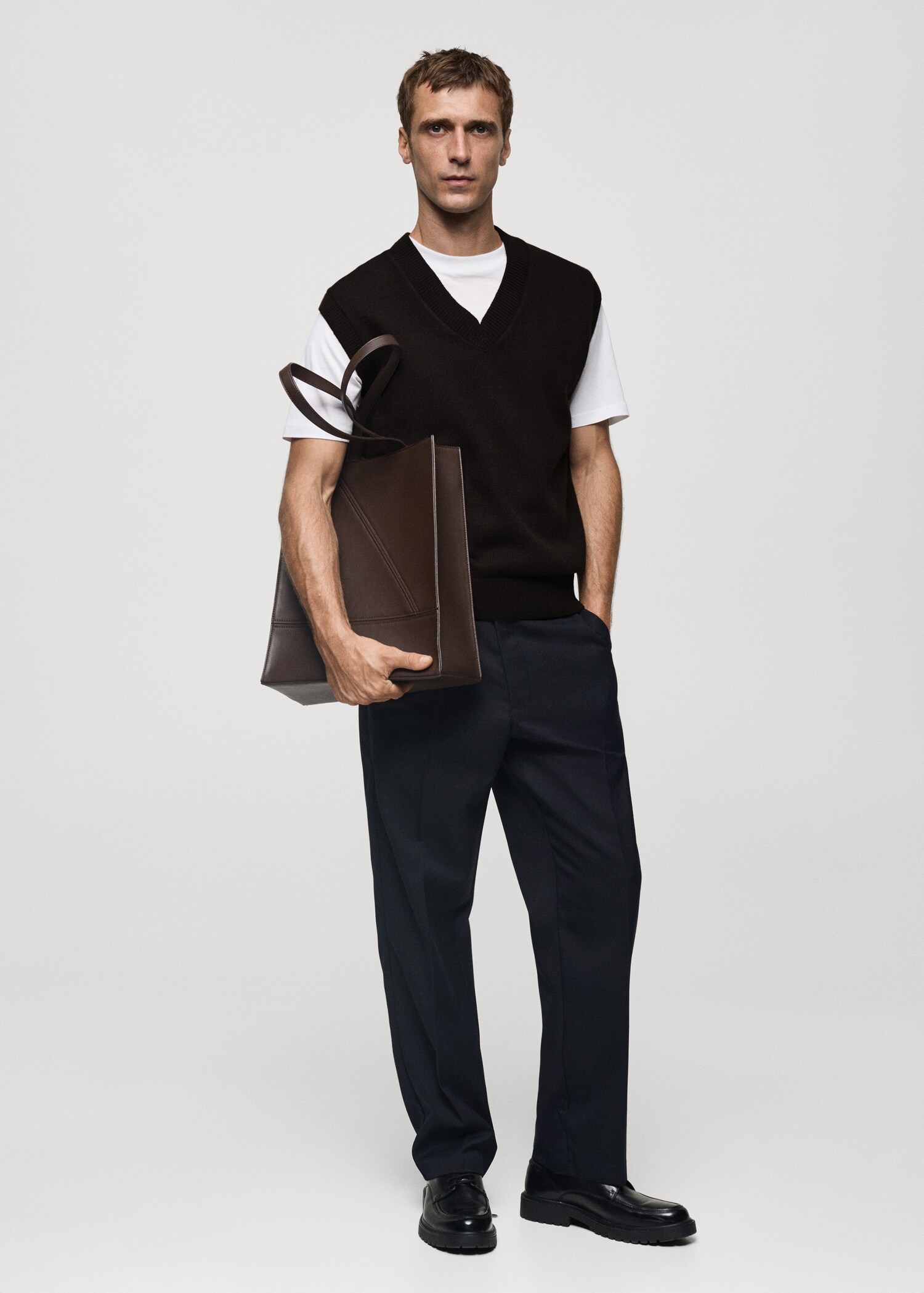 V-neck knitted vest - General plane