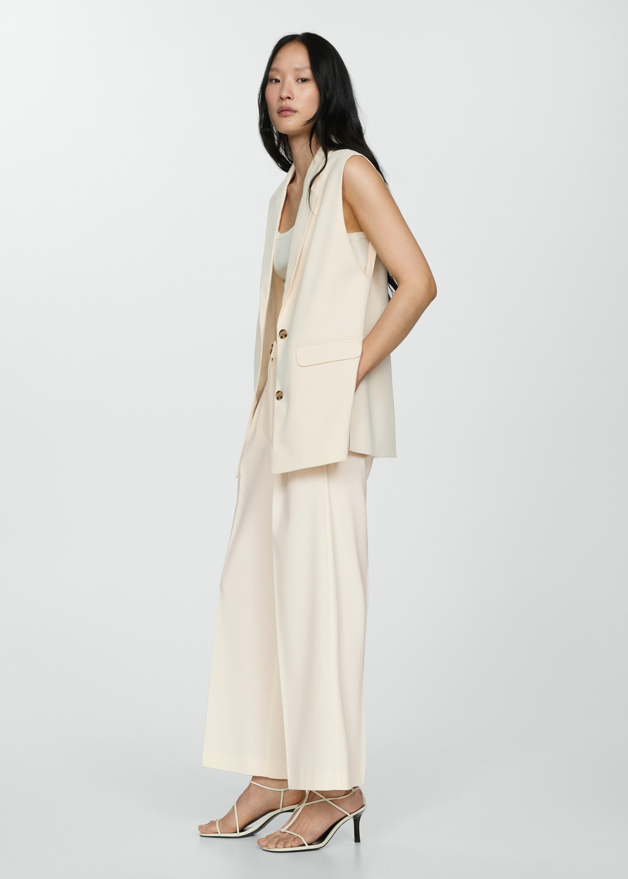 Long gilet with openings - General plane