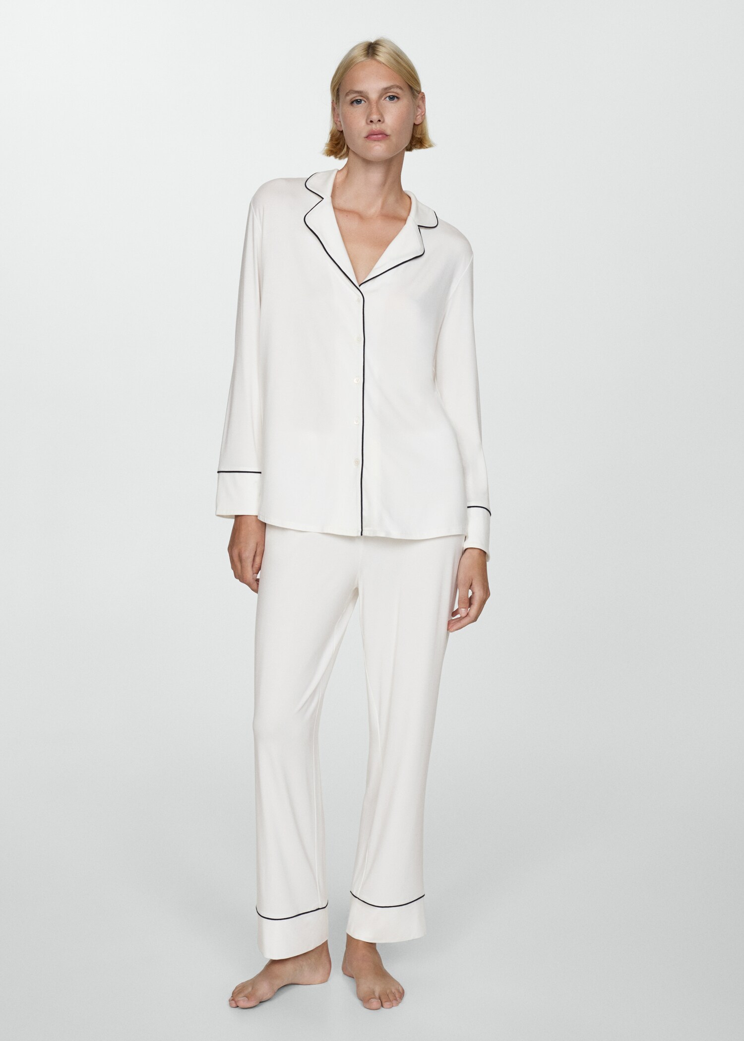 Two-piece pyjamas with piping - General plane