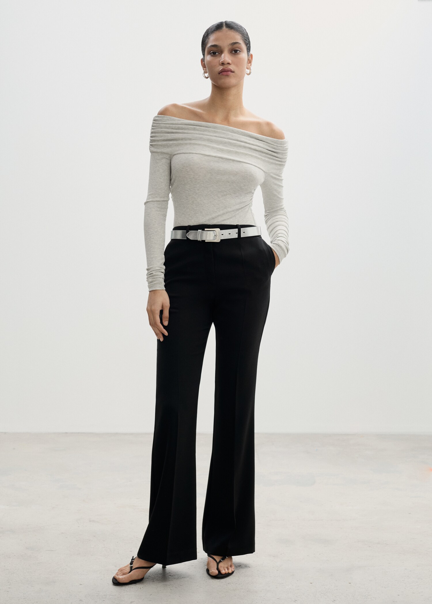 Off shoulders T-shirt - General plane