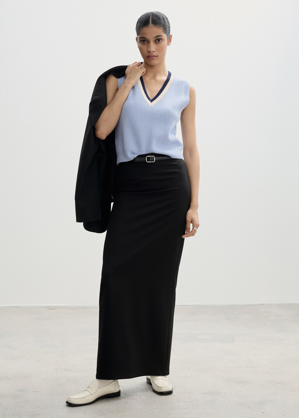 Contrast V-neck vest - image 2