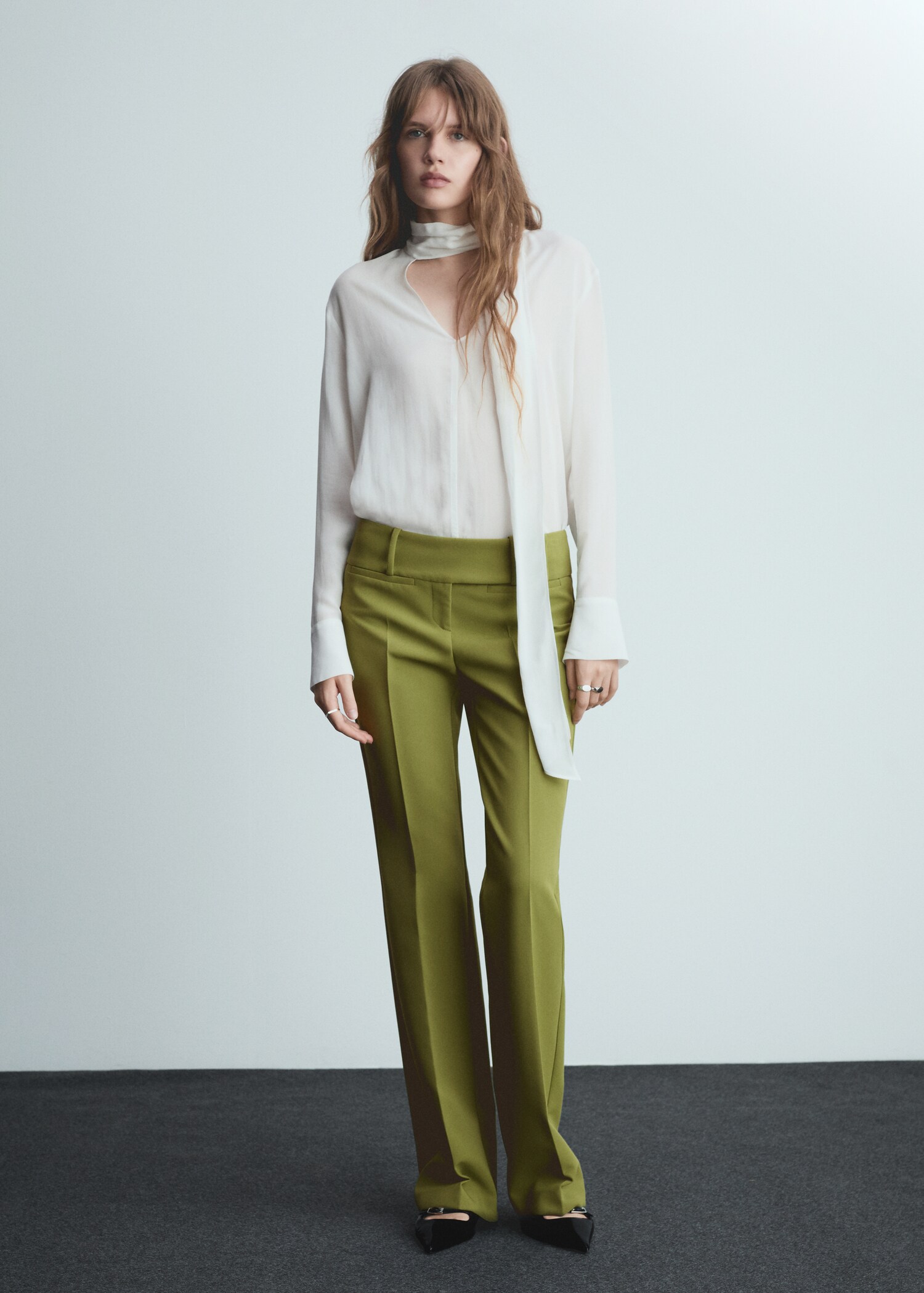 Low-rise flared trousers - General plane