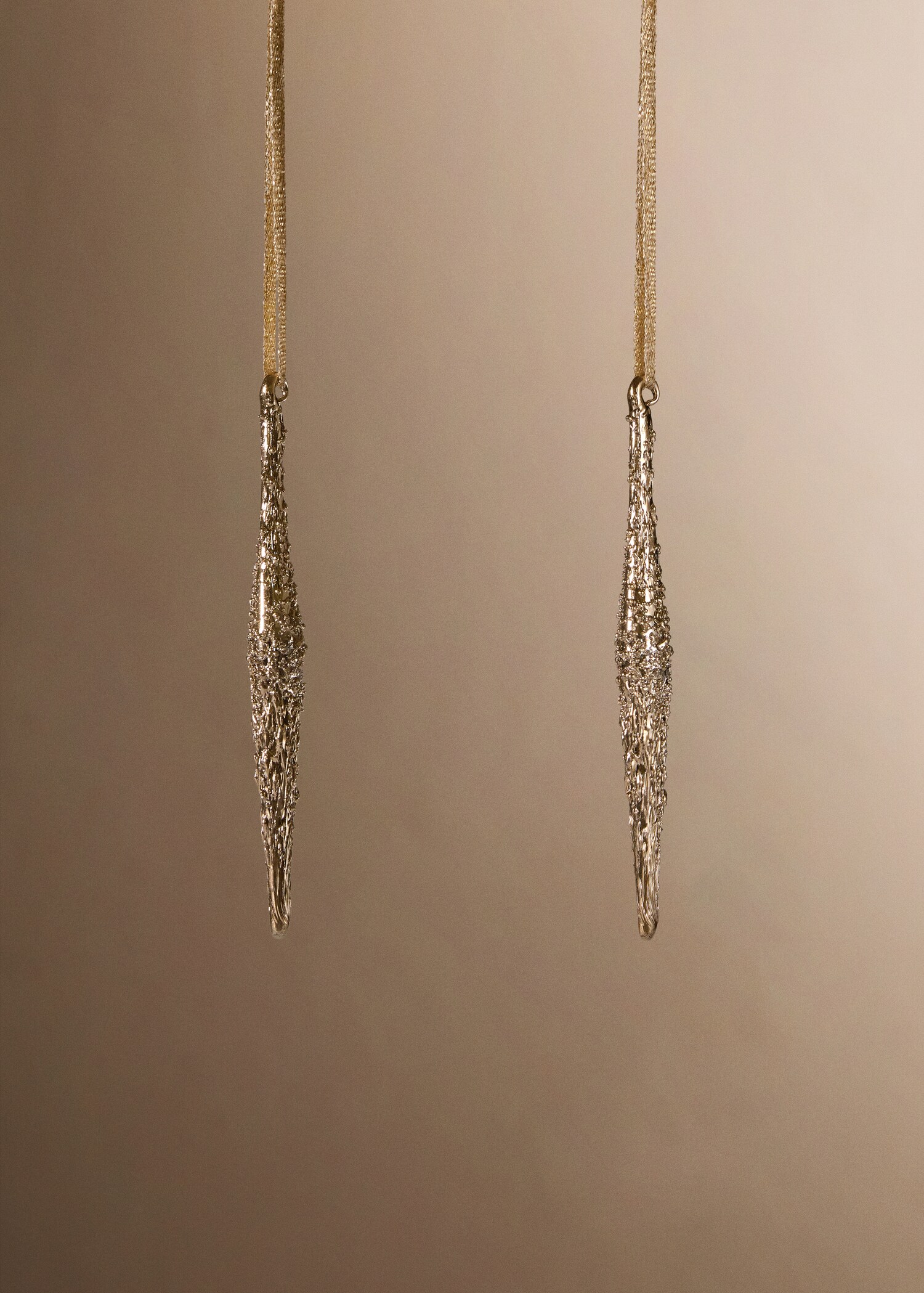 Teardrop Design Tree Ornament - General plane