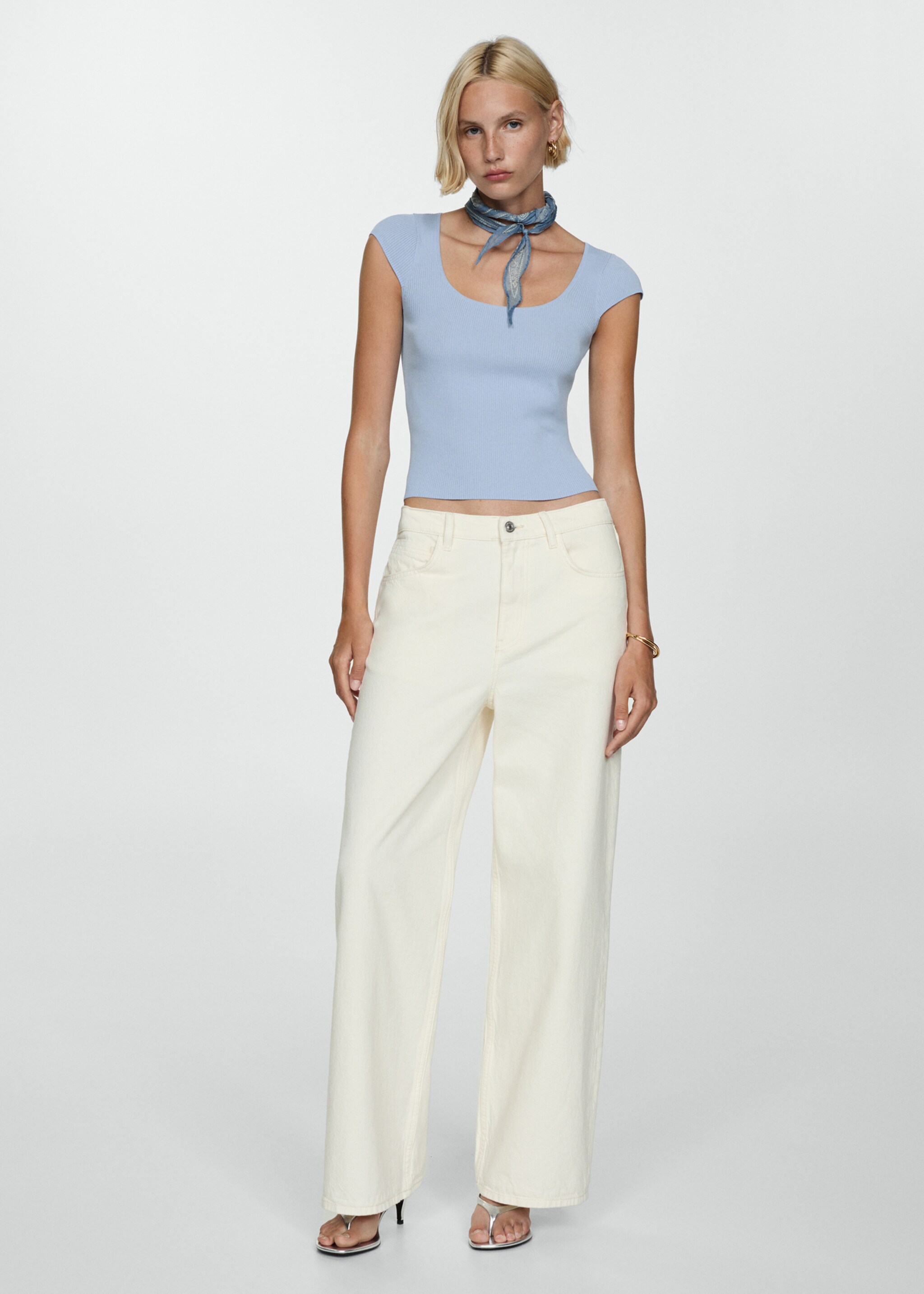 Fine ribbed knit top - Общий план