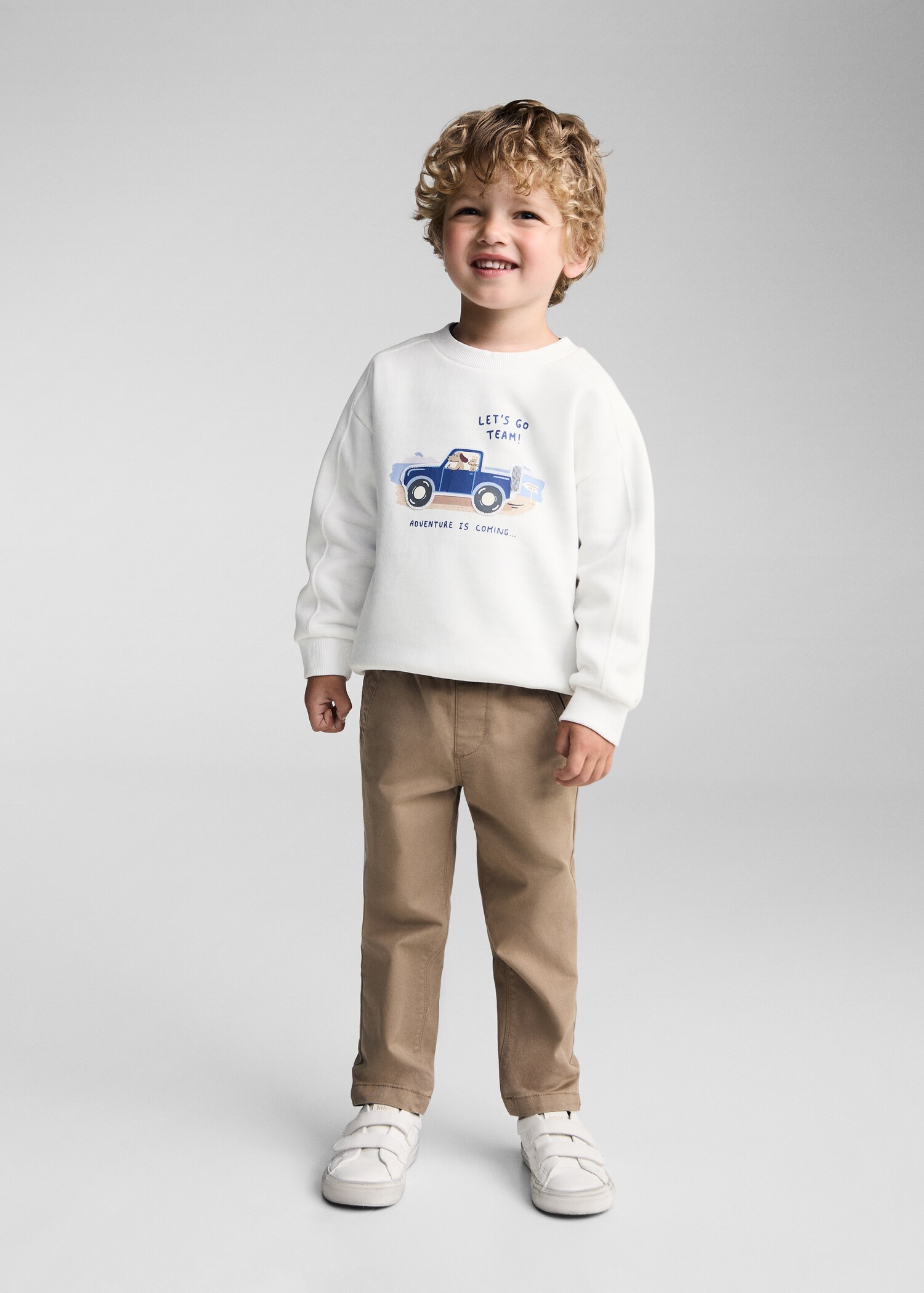 Gemustertes Sweatshirt mit Patch - Allgemeine Ansicht