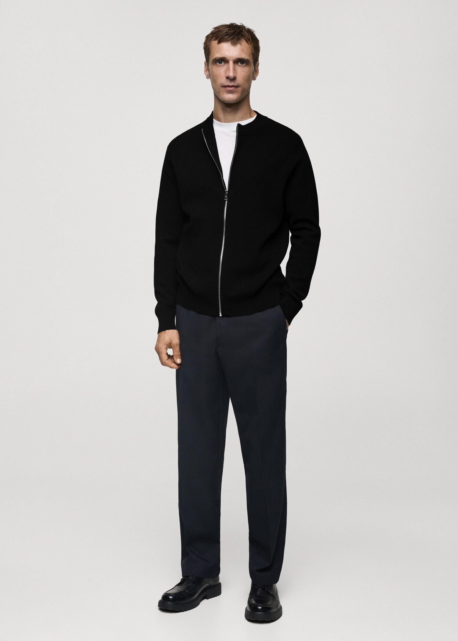 Medium-knit zip-up cardigan - General plane