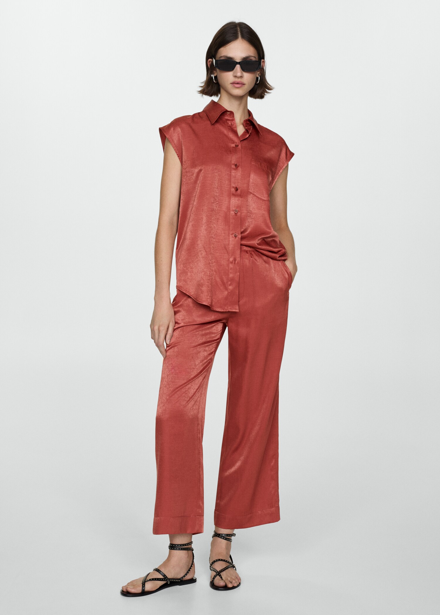 Camisa satinada lazo - Plano general