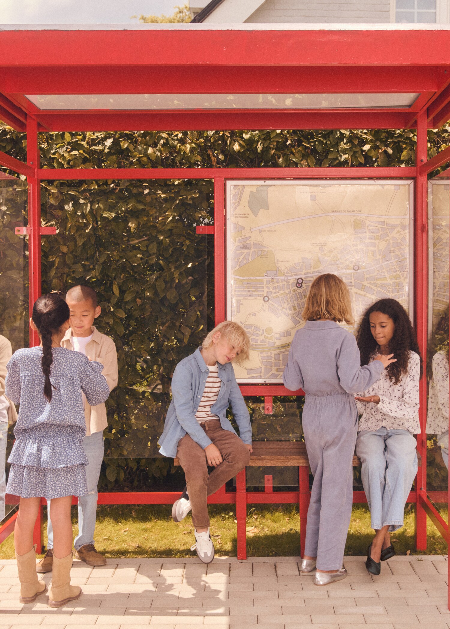 بلوزة بطبعة زهور مكشكشة - رؤية عامة