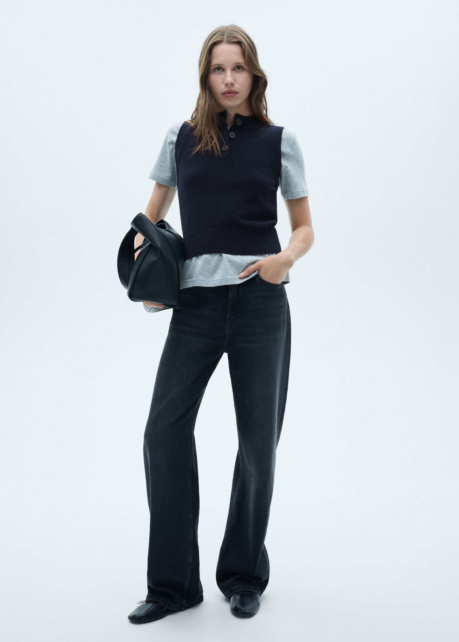 Knitted gilet with button collar - General plane