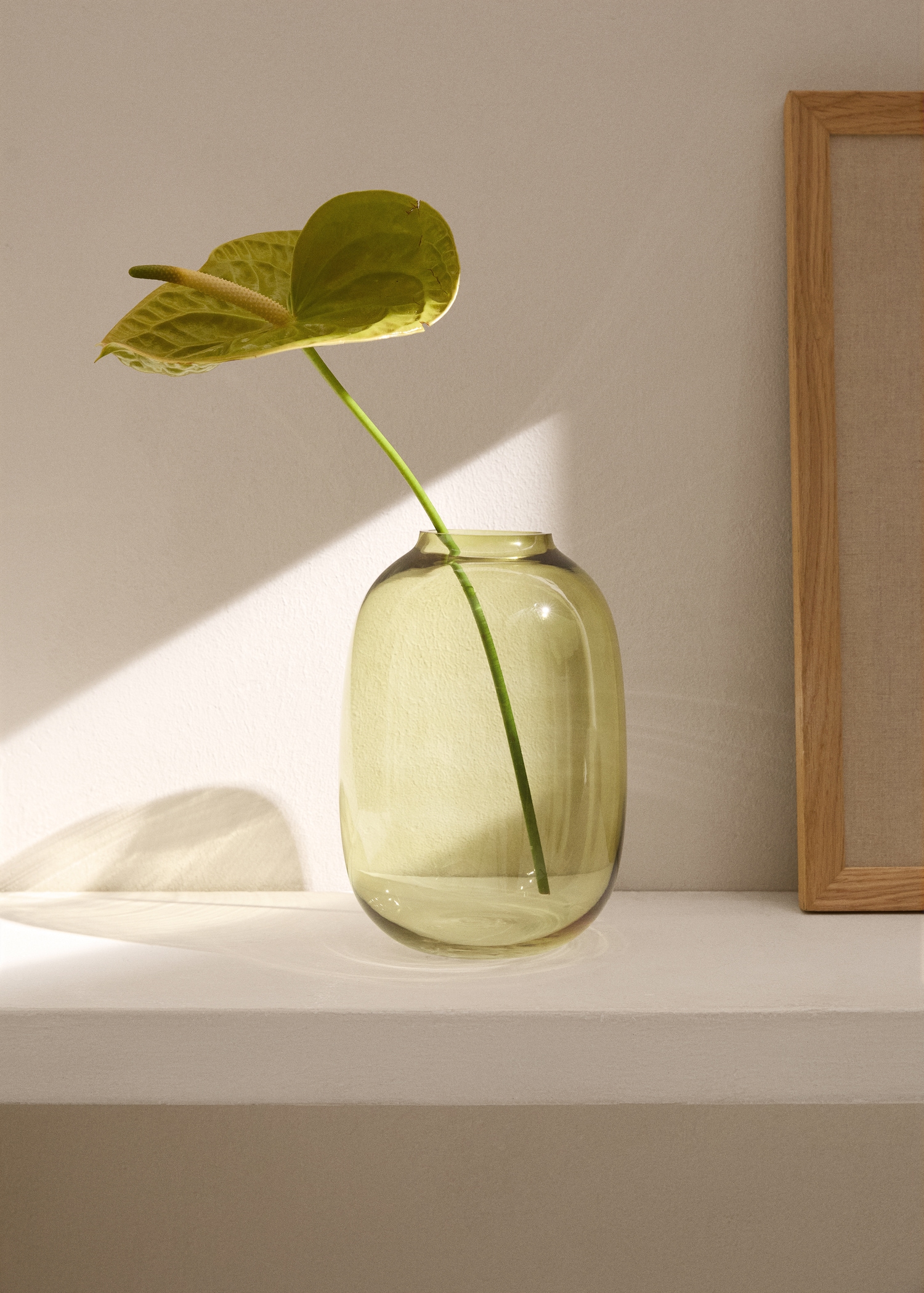 Green glass vase 6.7x10in - General plane