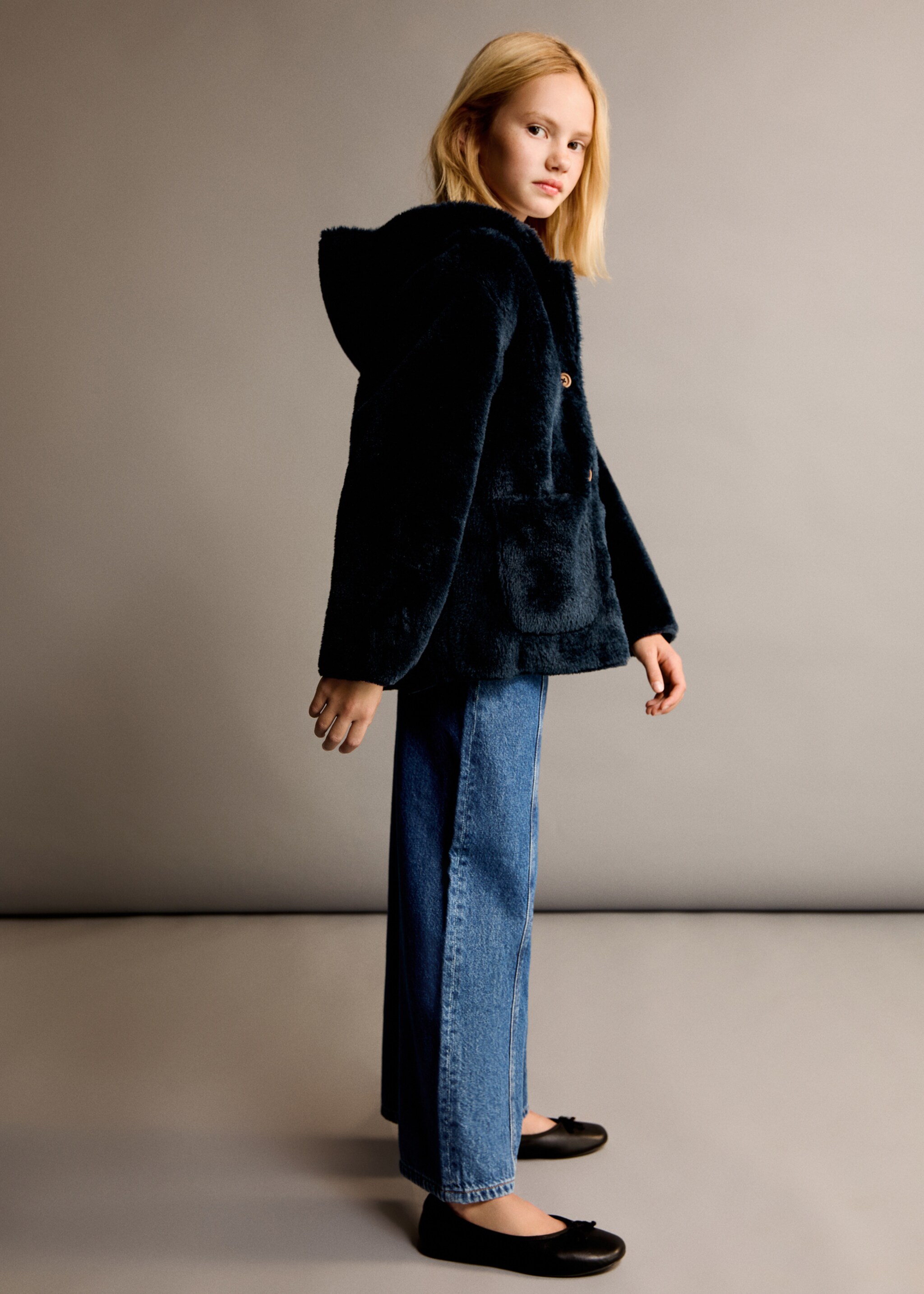Fur-effect coat - General plane