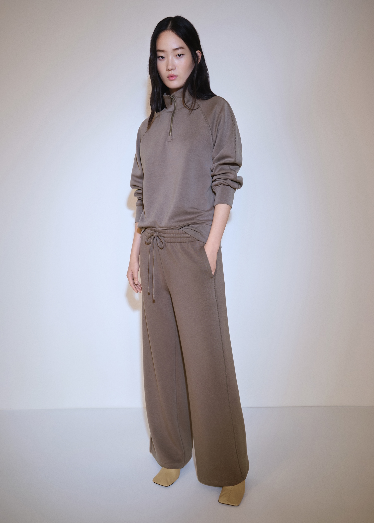 Jogger trousers with elastic waist - Women | MANGO USA